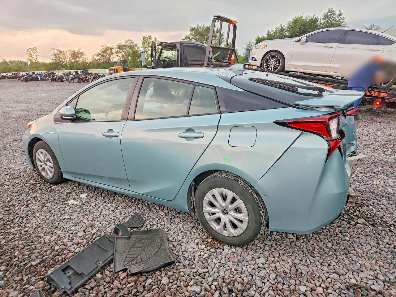 2021 Toyota Prius Le Turquoise vin: JTDKAMFU2M3134746