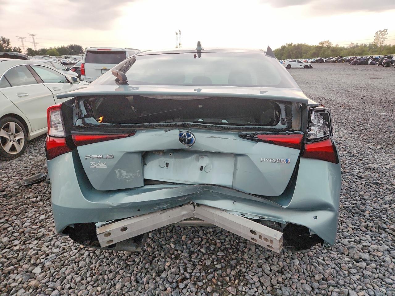 2021 Toyota Prius Le Turquoise vin: JTDKAMFU2M3134746
