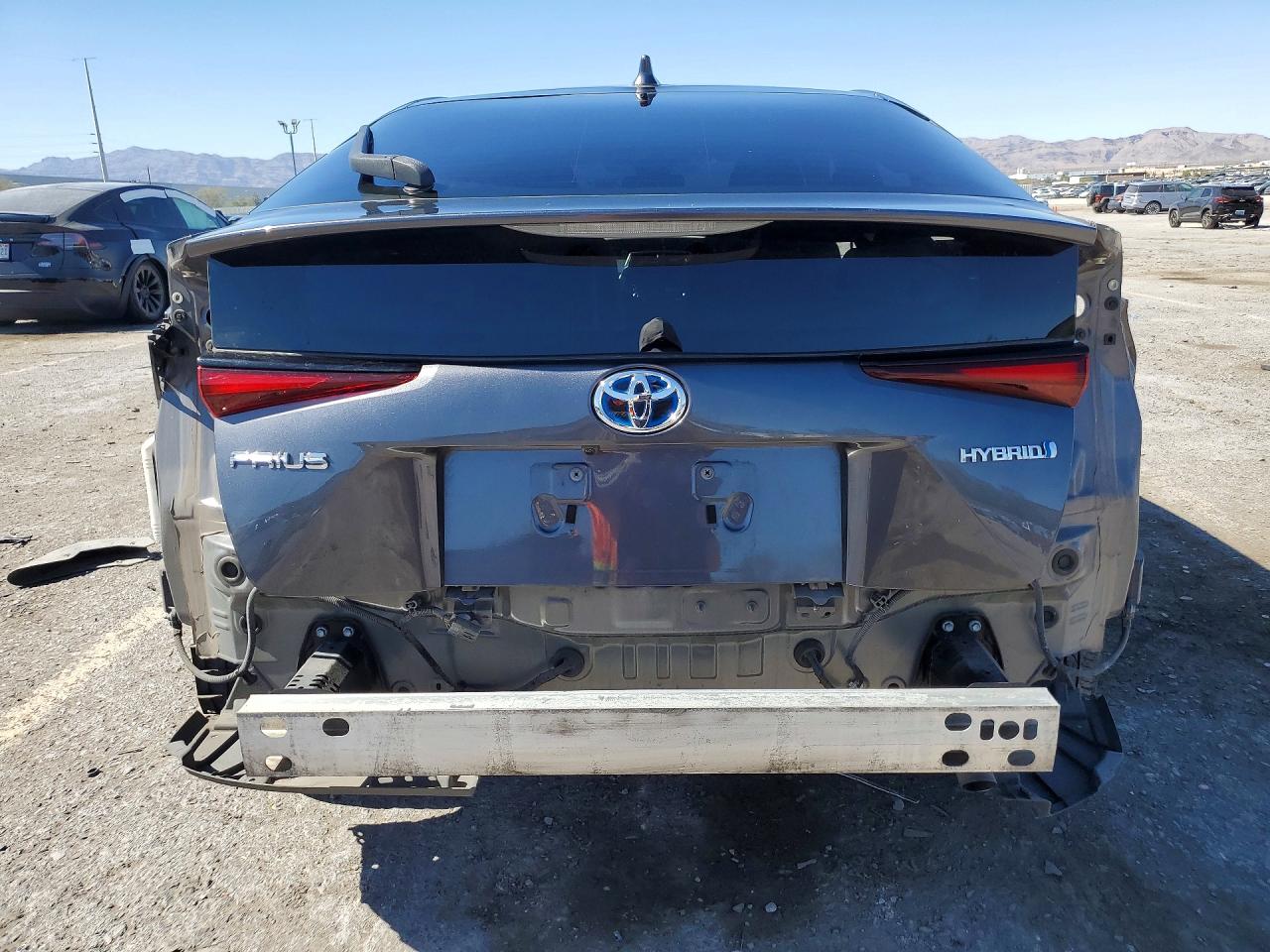 2022 Toyota Prius Le Gray vin: JTDKAMFU2N3184225