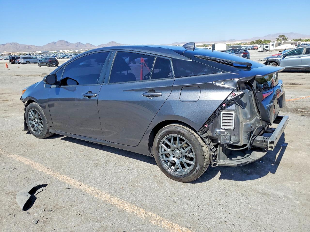 2022 Toyota Prius Le Gray vin: JTDKAMFU2N3184225