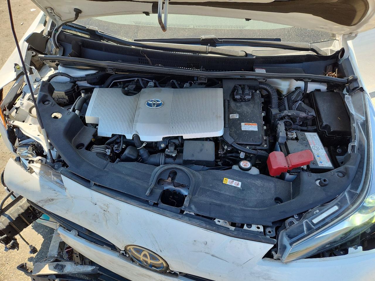 2022 Toyota Prius Le White vin: JTDKAMFU4N3156748