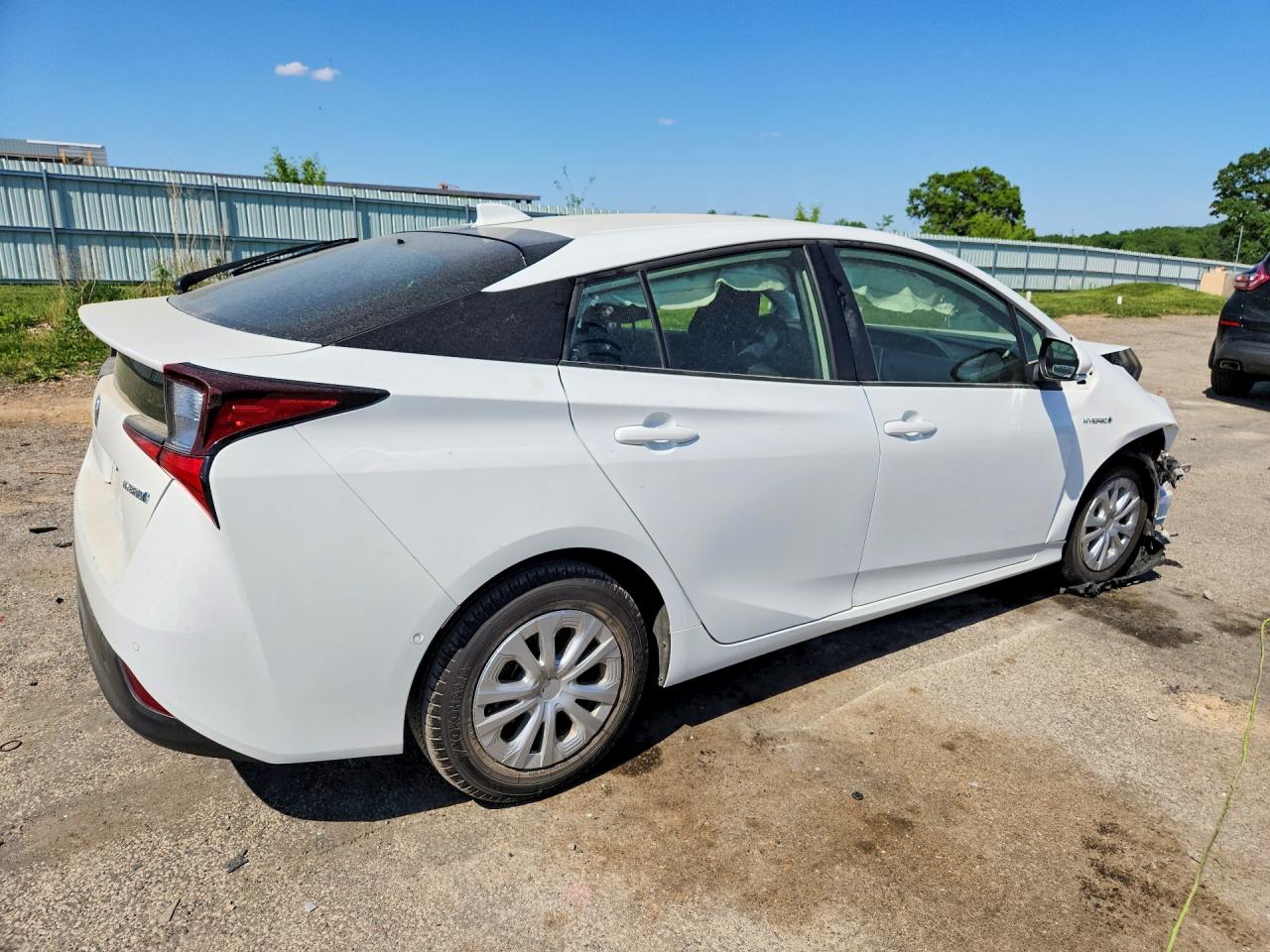2022 Toyota Prius Le White vin: JTDKAMFU4N3156748