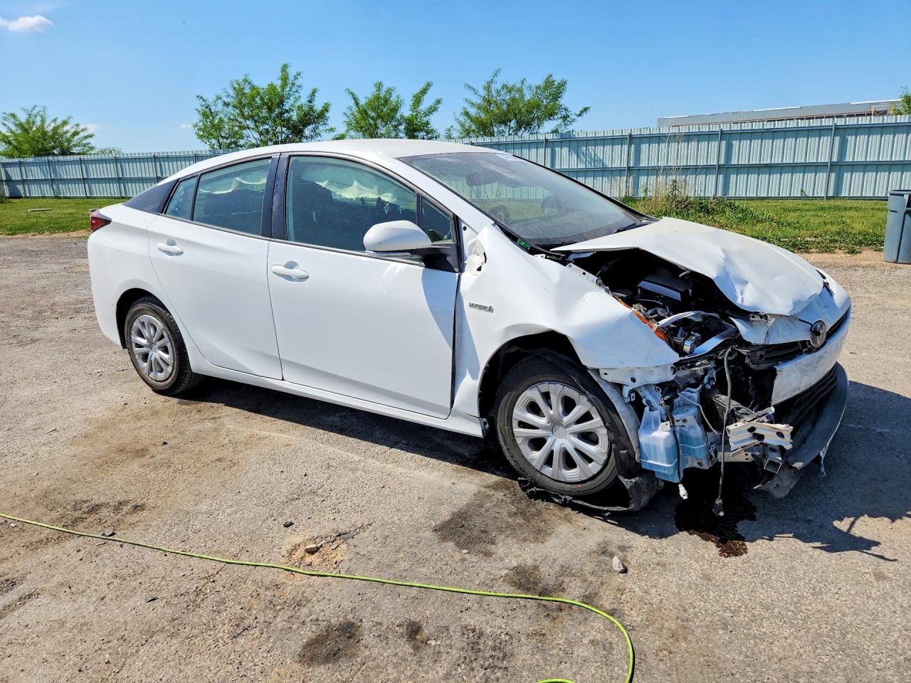 2022 Toyota Prius Le White vin: JTDKAMFU4N3156748