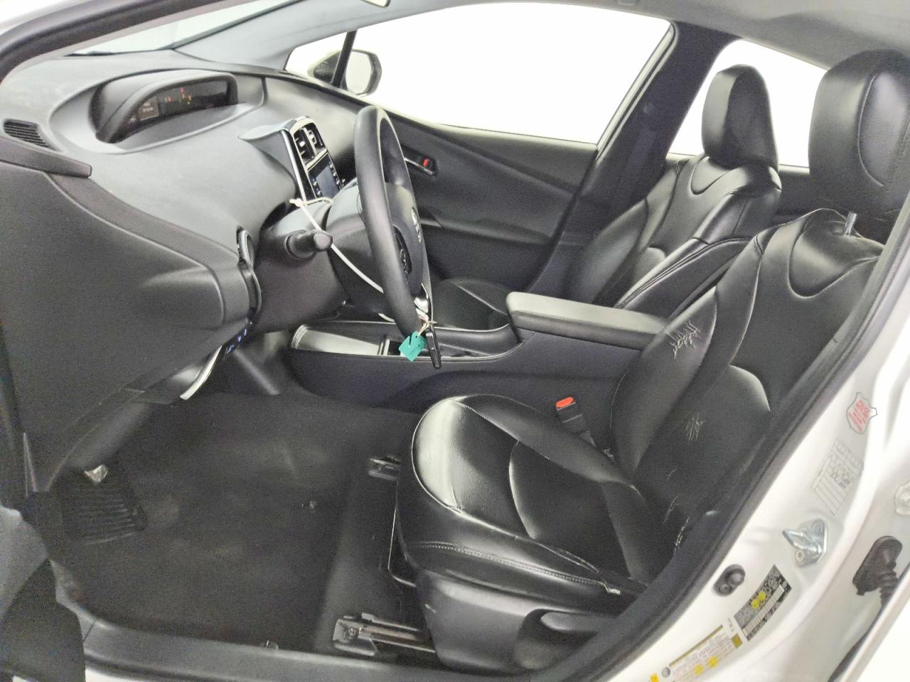 2021 Toyota Prius Le White vin: JTDKAMFU5M3148396