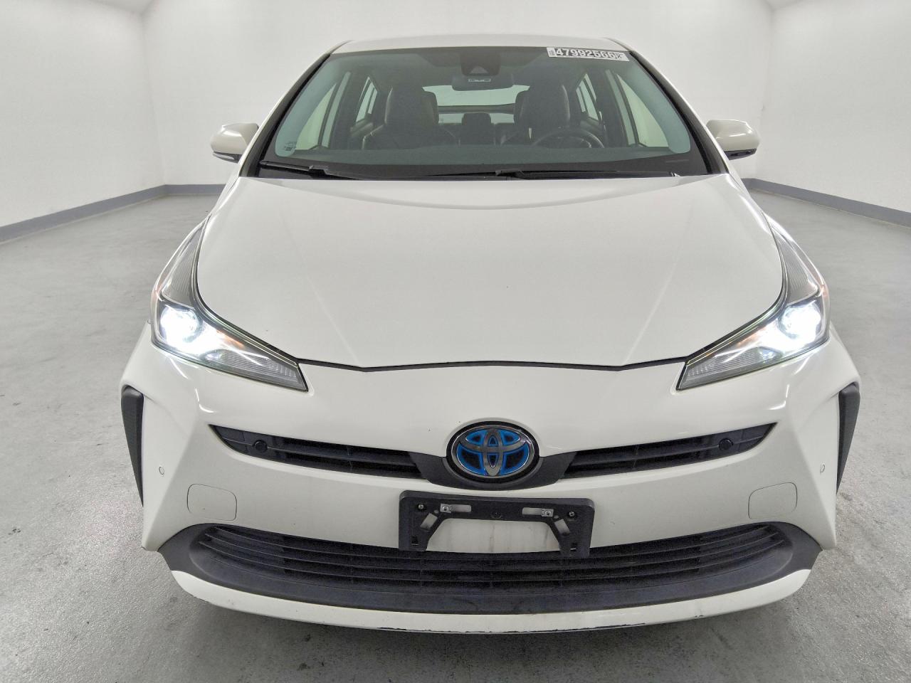 2021 Toyota Prius Le White vin: JTDKAMFU5M3148396