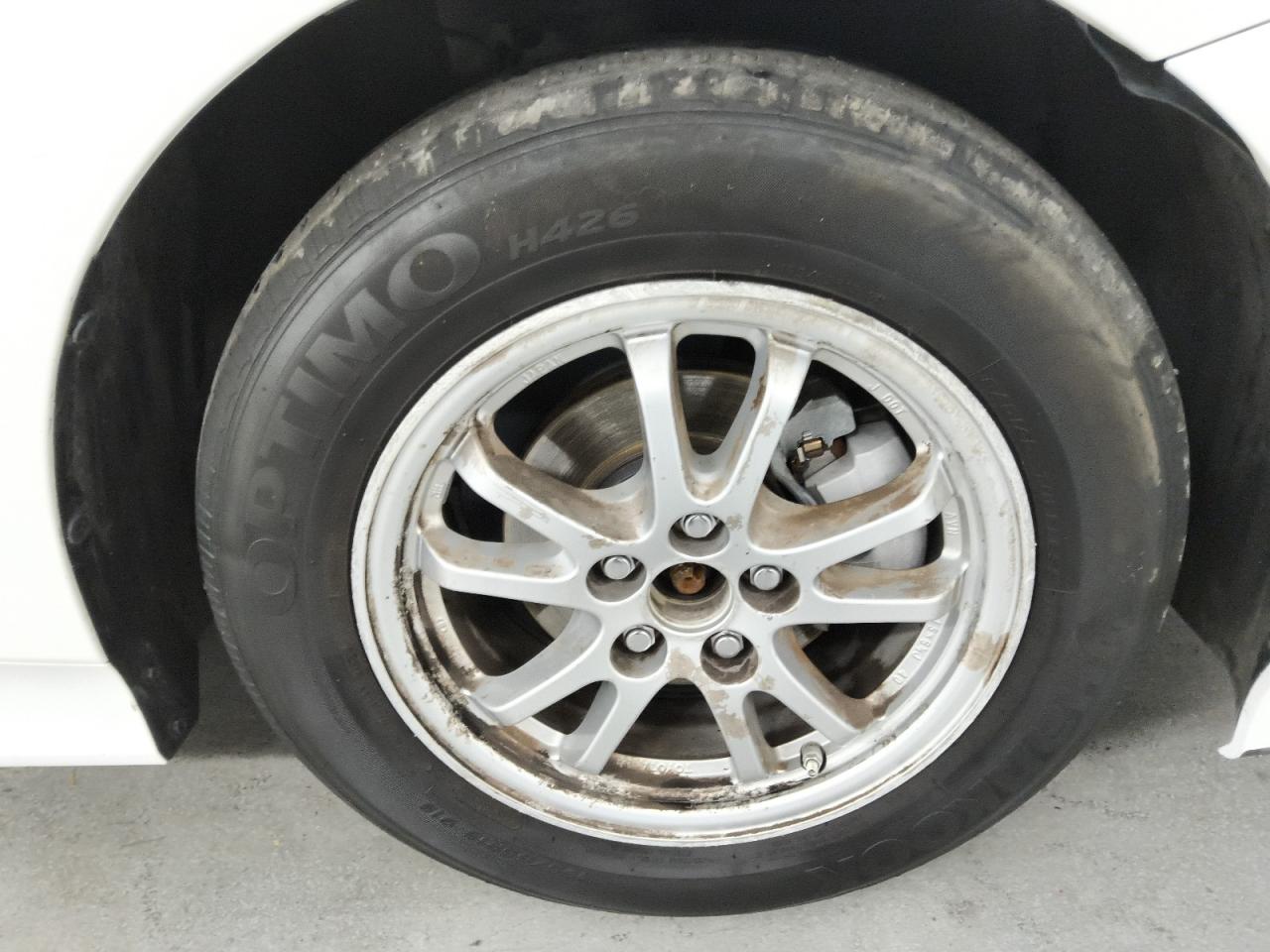 2021 Toyota Prius Le White vin: JTDKAMFU5M3148396 Damage: Right Front Wheel Cover, Broken, Replacement Required