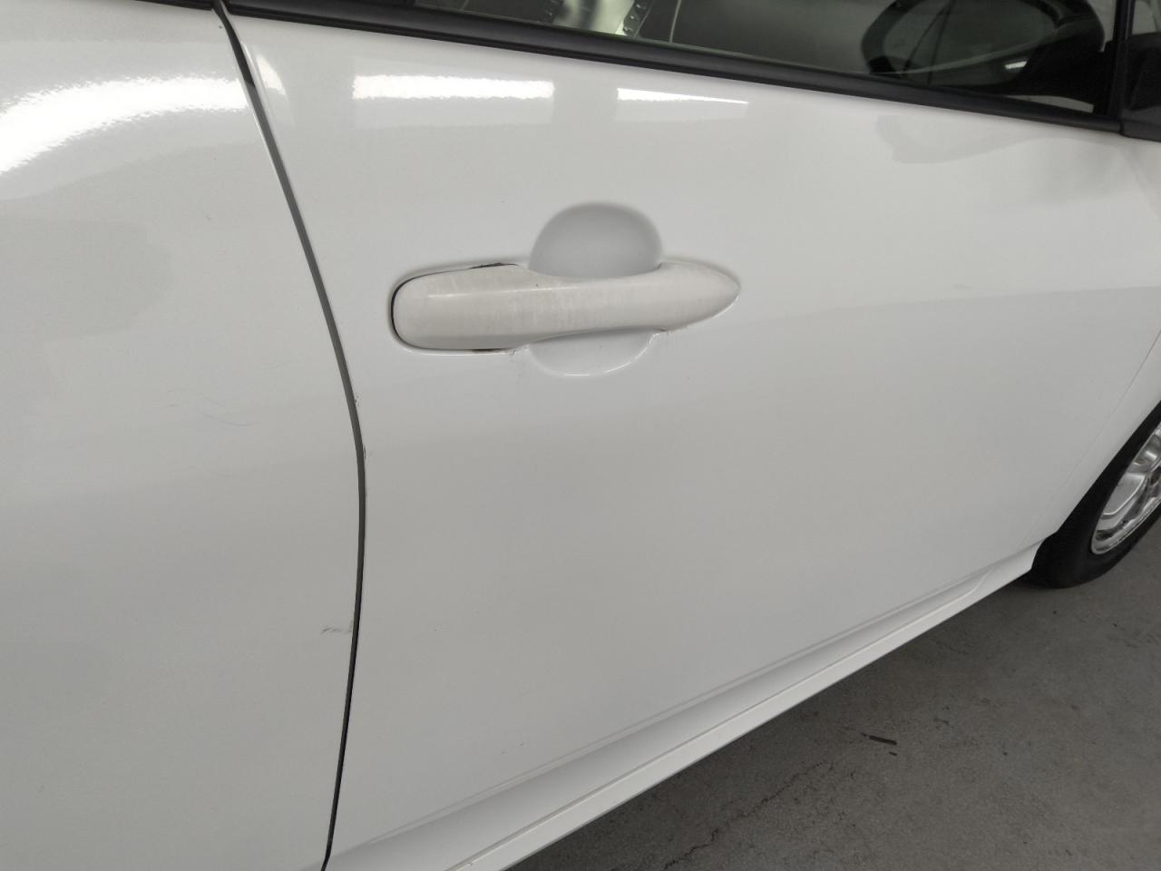 2021 Toyota Prius Le White vin: JTDKAMFU5M3148396 Damage: Right Front Door, Heavy Scratch, 1 To 2 Inches
