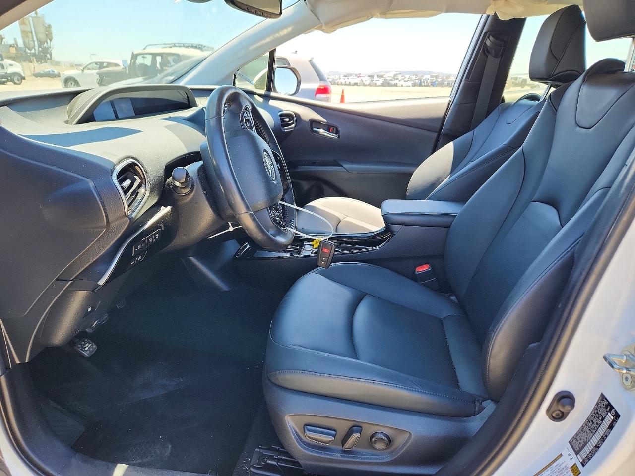 2022 Toyota Prius Xle White vin: JTDKAMFU8N3186156