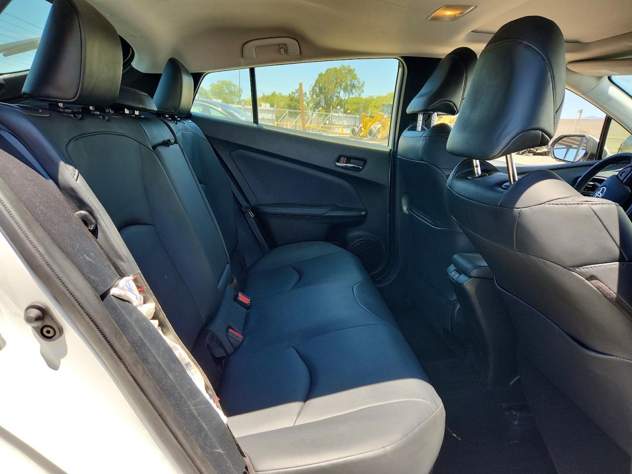 2022 Toyota Prius Xle White vin: JTDKAMFU8N3186156
