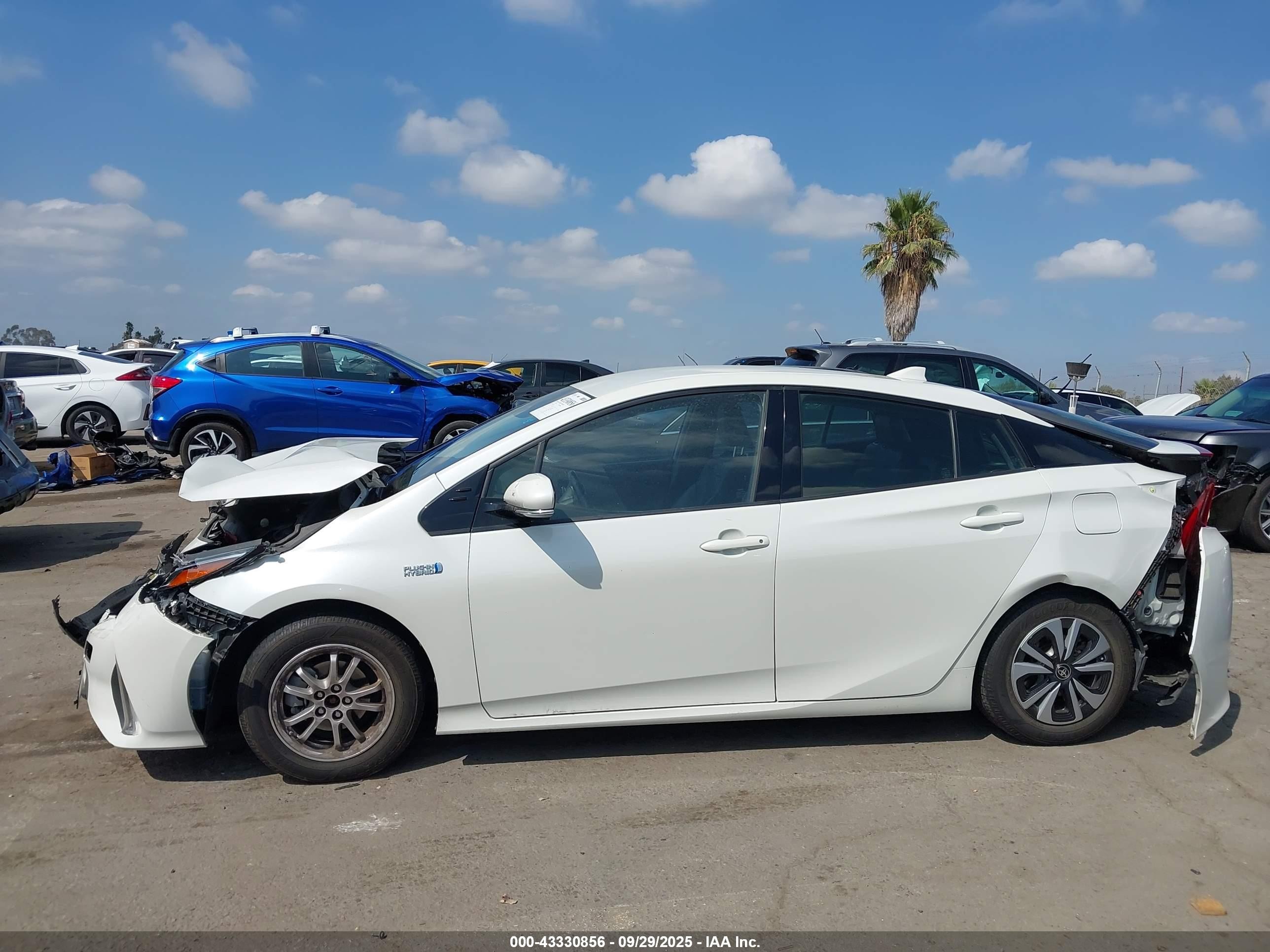 2017 Toyota Prius Prime Premium White vin: JTDKARFP0H3062877