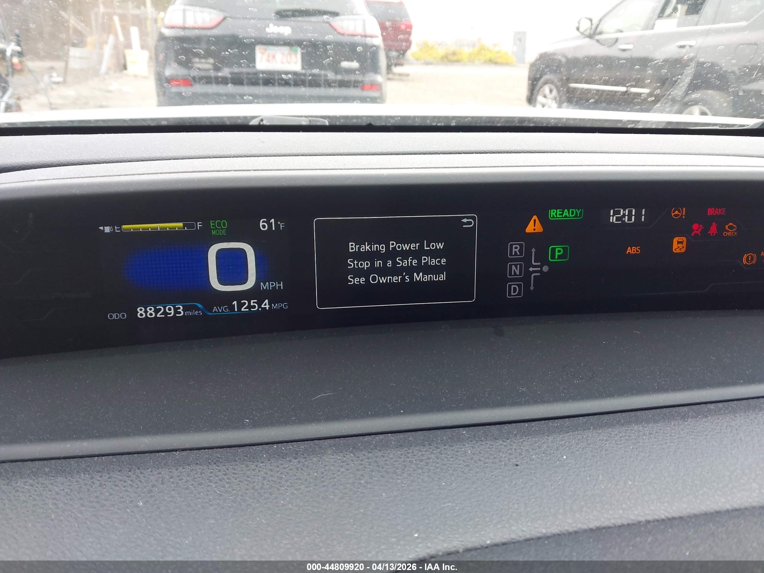2018 Toyota Prius Prime Plus Серебряный vin: JTDKARFP1J3080665