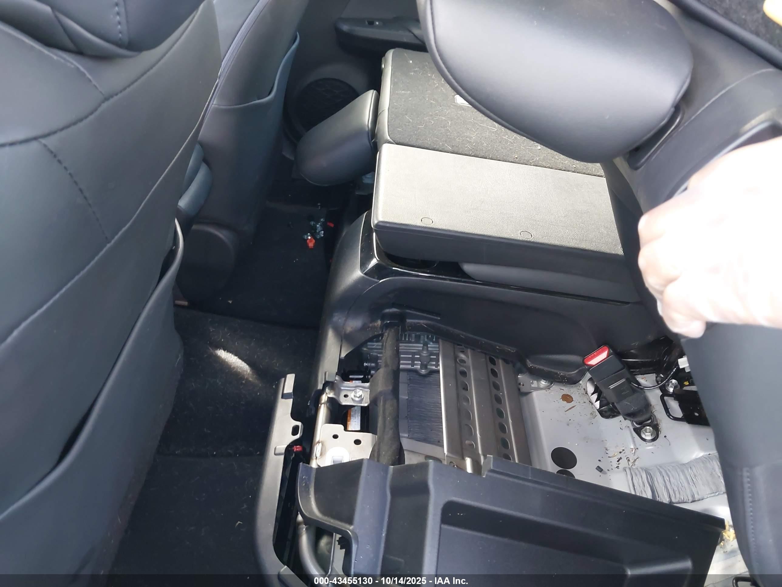 2018 Toyota Prius Prime Premium Silver vin: JTDKARFP1J3088331
