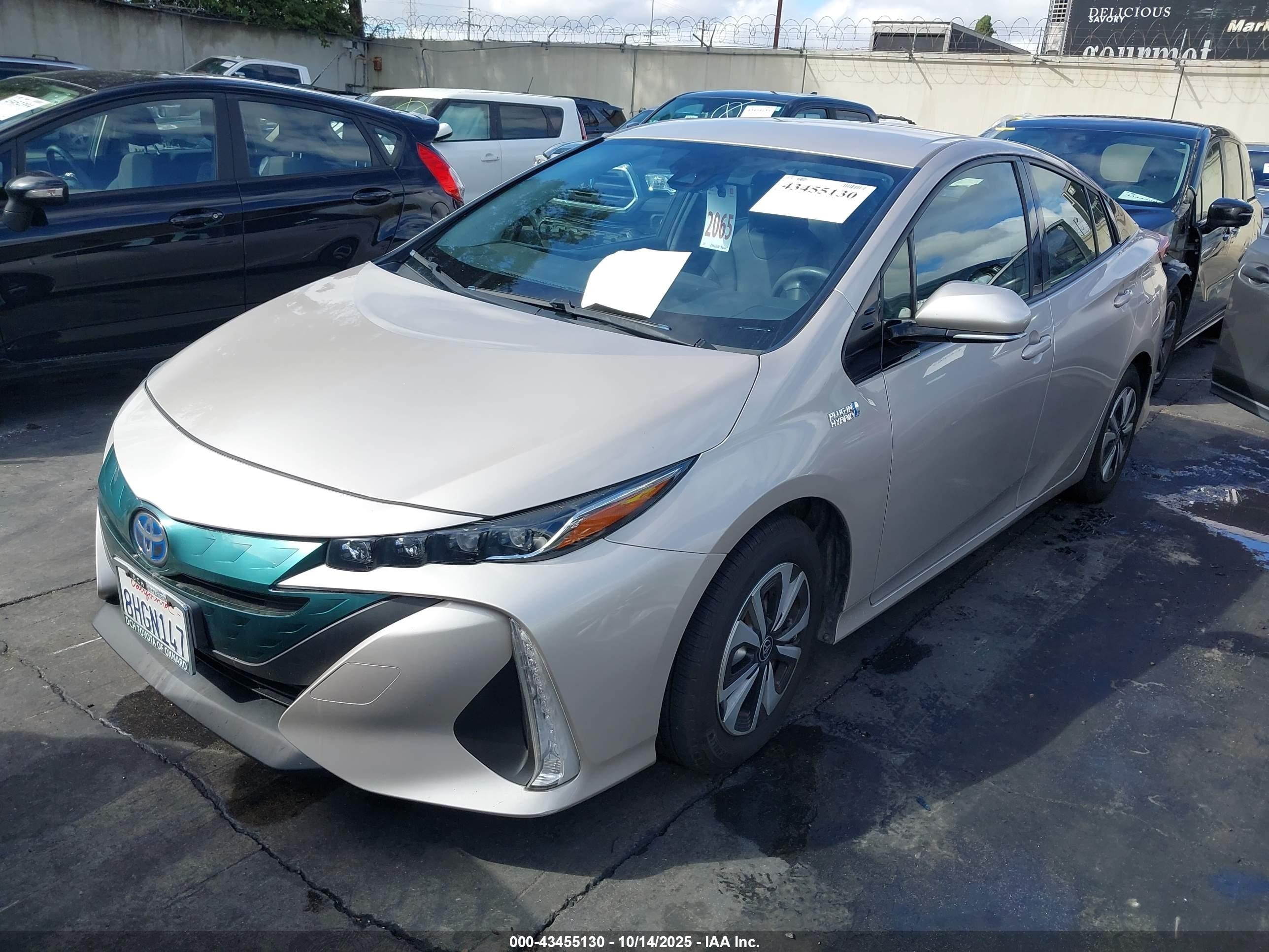 2018 Toyota Prius Prime Premium Silver vin: JTDKARFP1J3088331