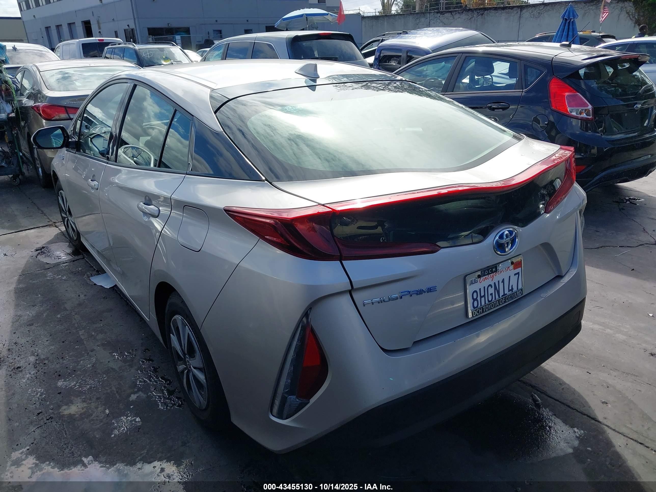 2018 Toyota Prius Prime Premium Silver vin: JTDKARFP1J3088331