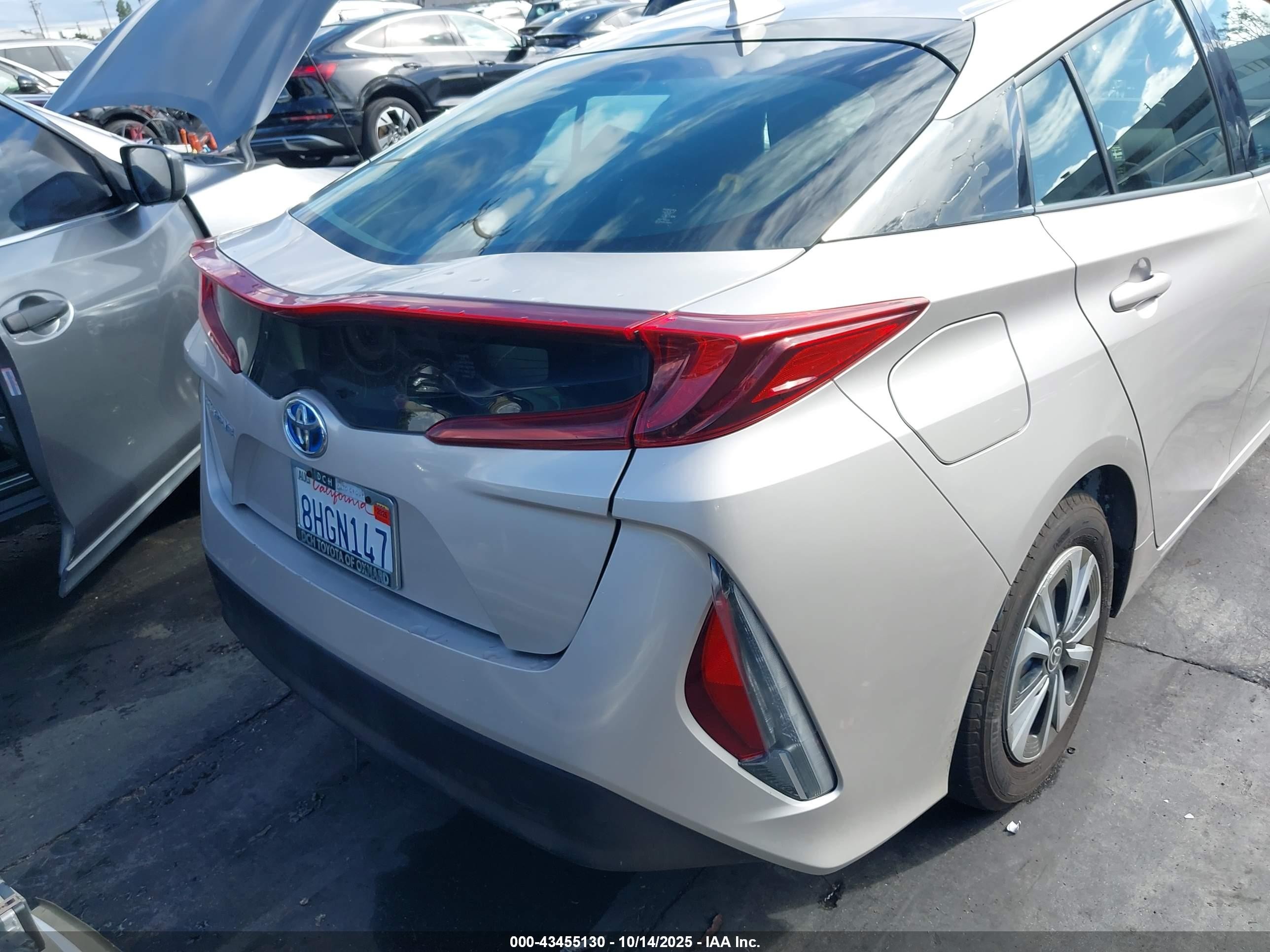 2018 Toyota Prius Prime Premium Silver vin: JTDKARFP1J3088331