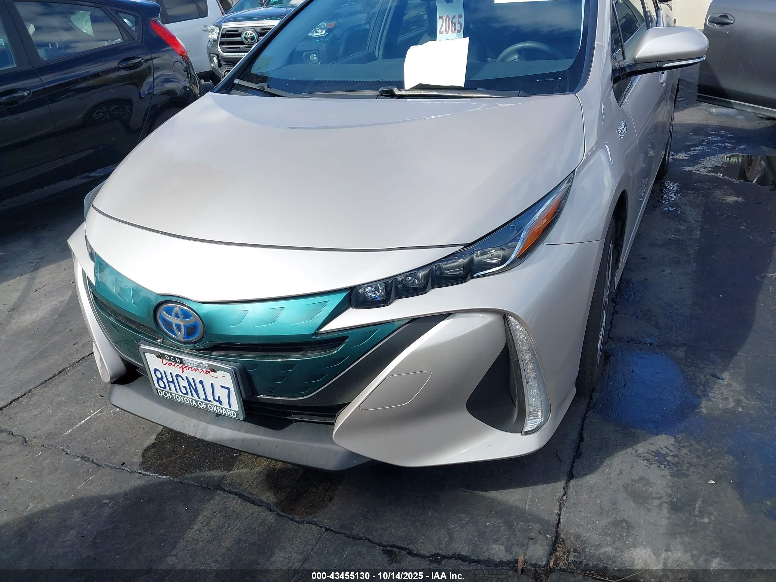 2018 Toyota Prius Prime Premium Silver vin: JTDKARFP1J3088331