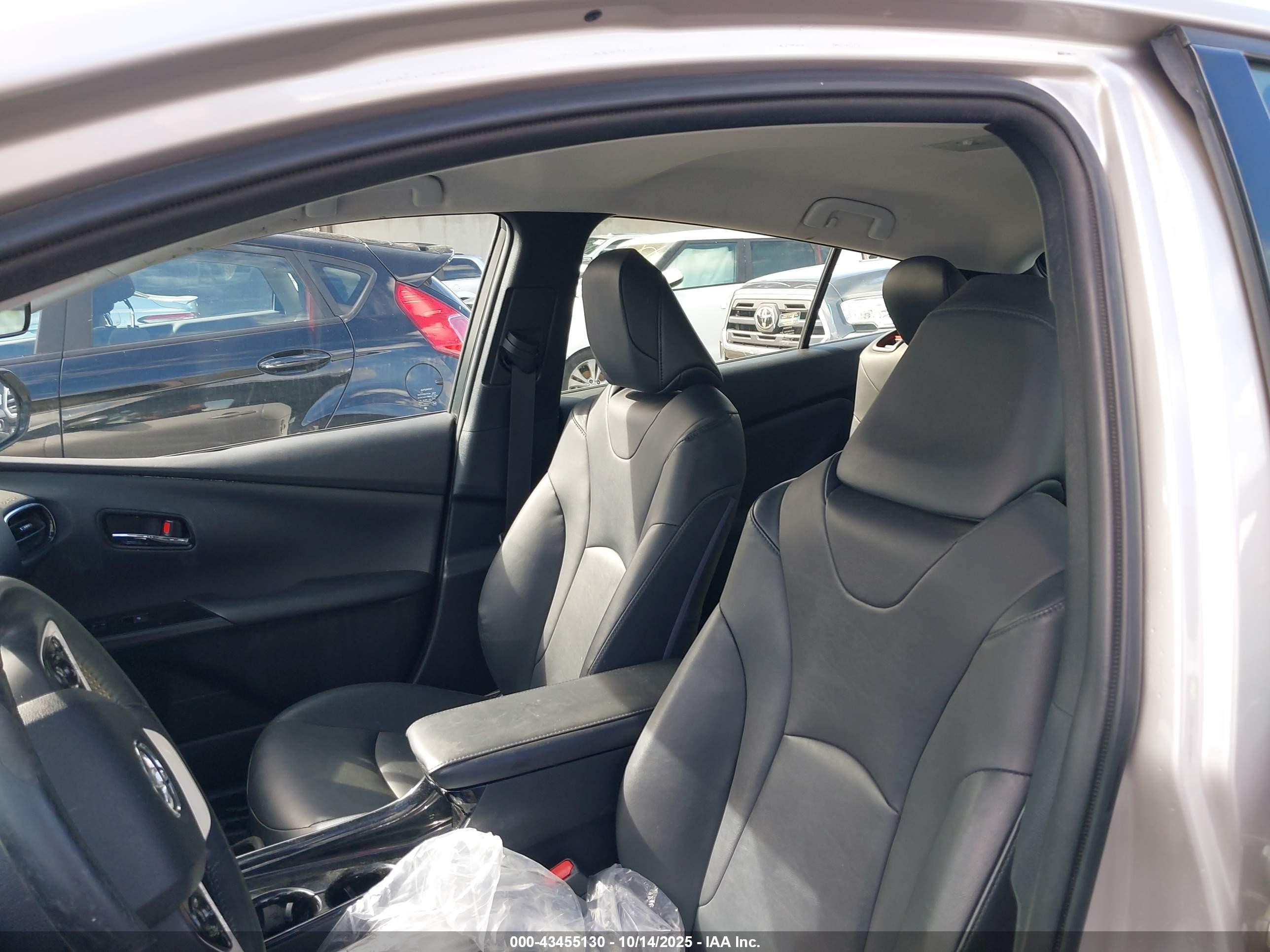 2018 Toyota Prius Prime Premium Silver vin: JTDKARFP1J3088331