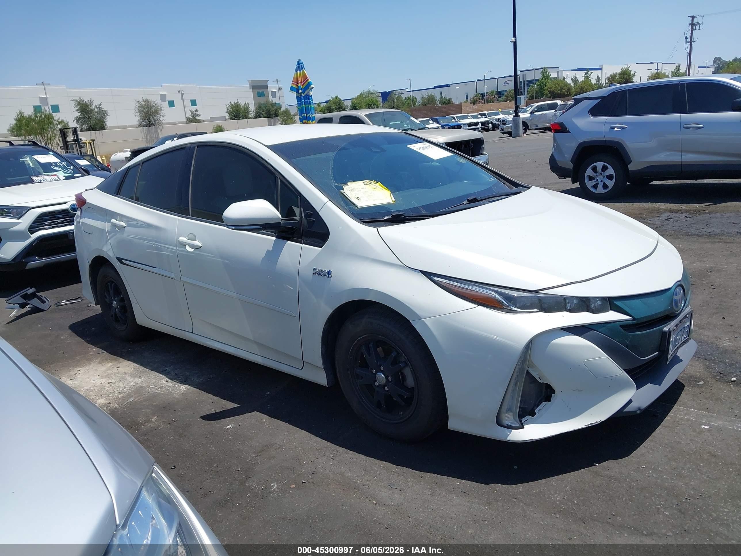 2017 Toyota Prius Prime Premium White vin: JTDKARFP2H3009887