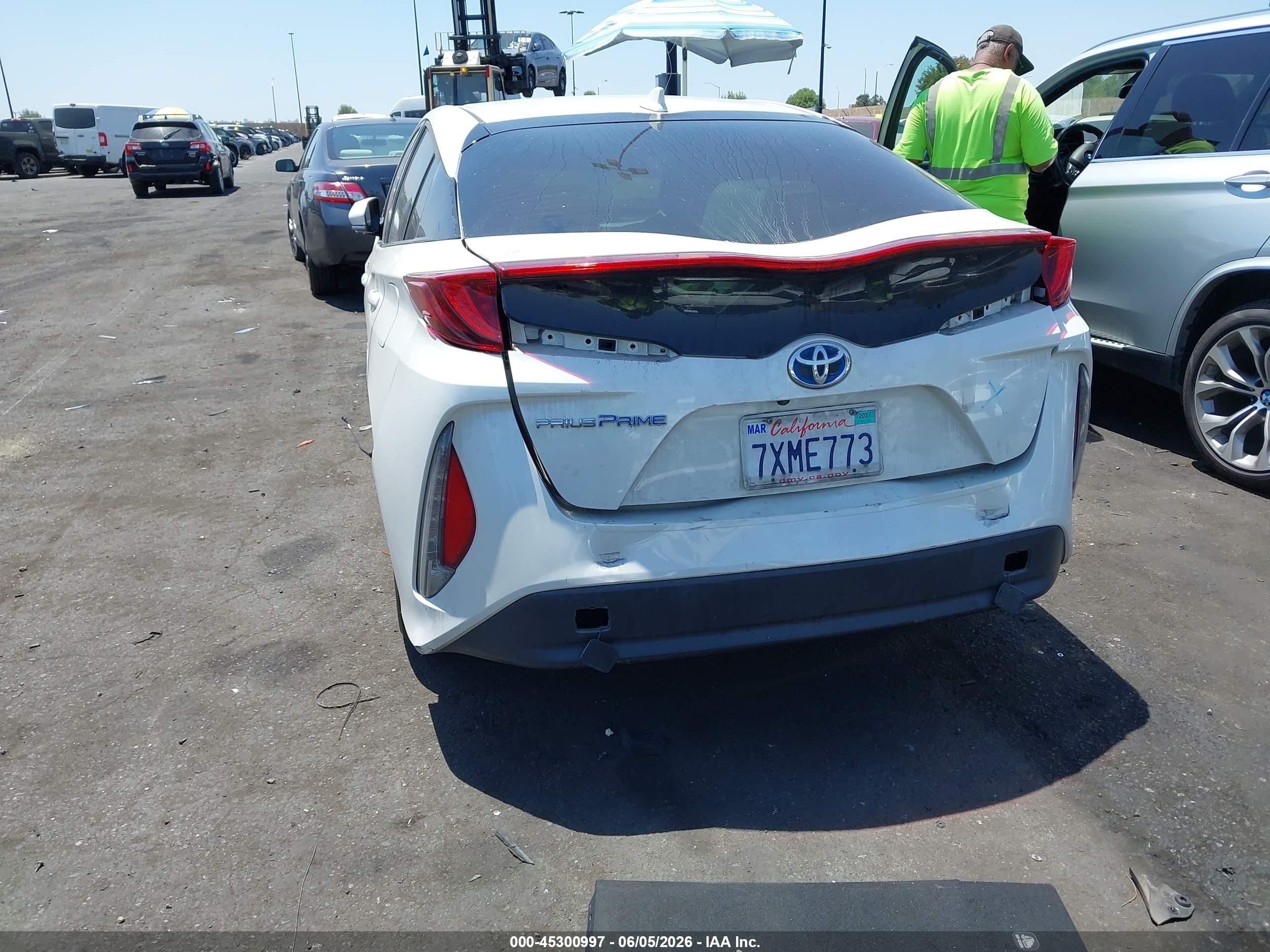 2017 Toyota Prius Prime Premium White vin: JTDKARFP2H3009887