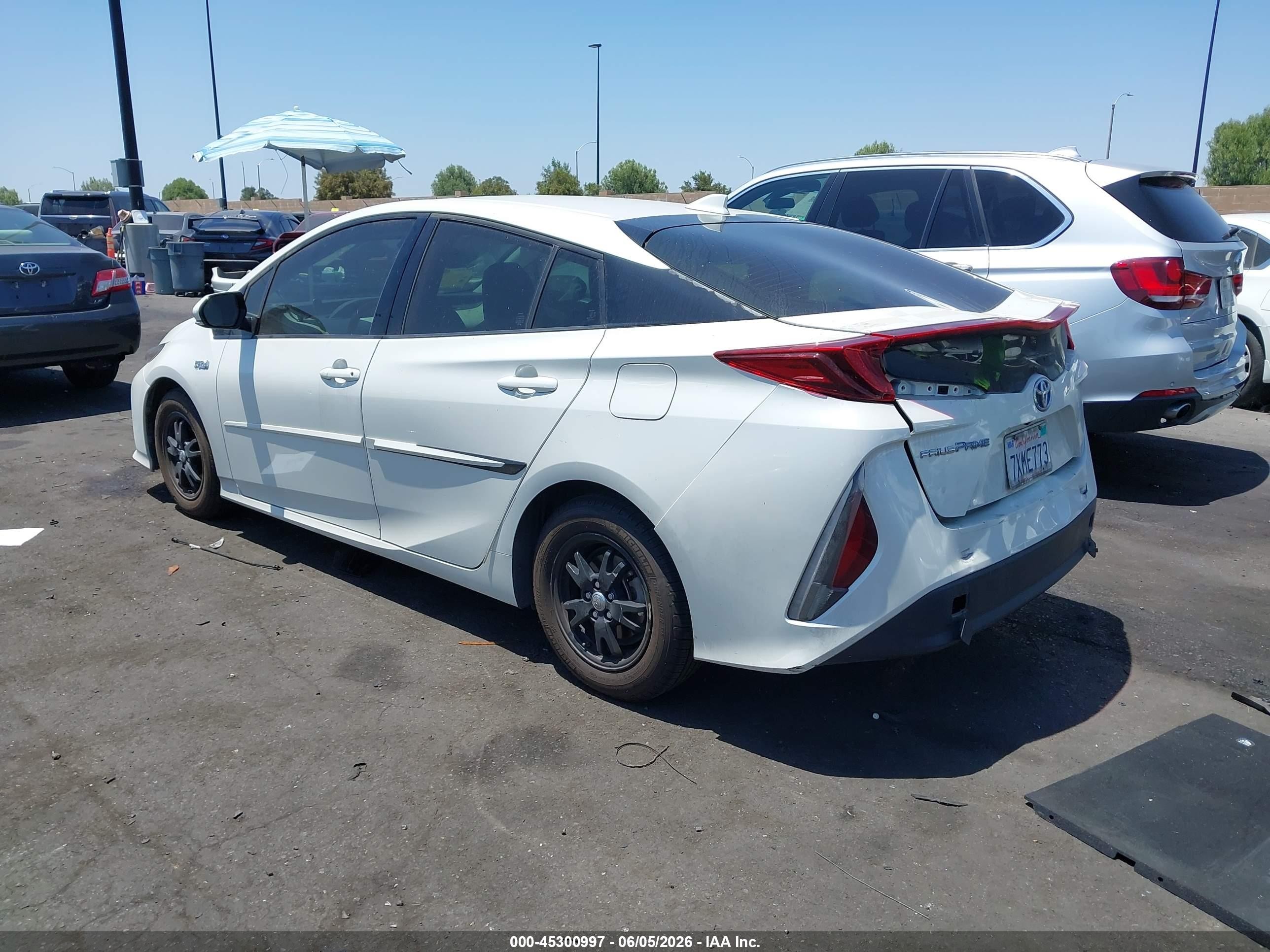 2017 Toyota Prius Prime Premium White vin: JTDKARFP2H3009887