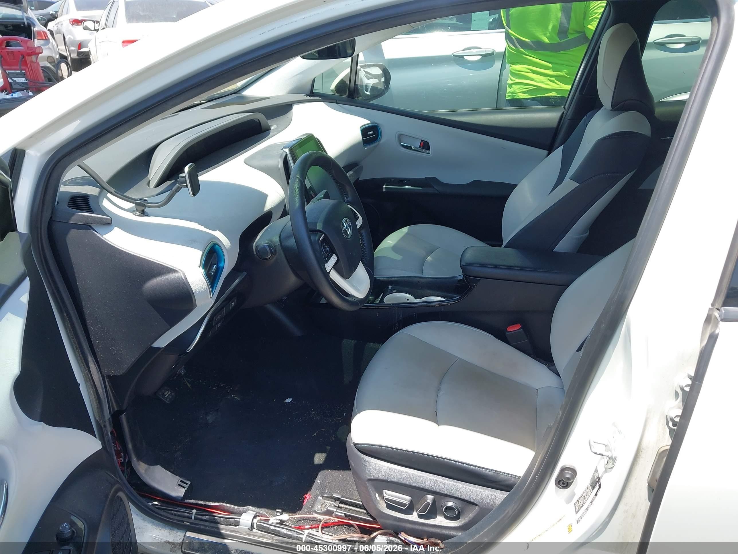 2017 Toyota Prius Prime Premium White vin: JTDKARFP2H3009887