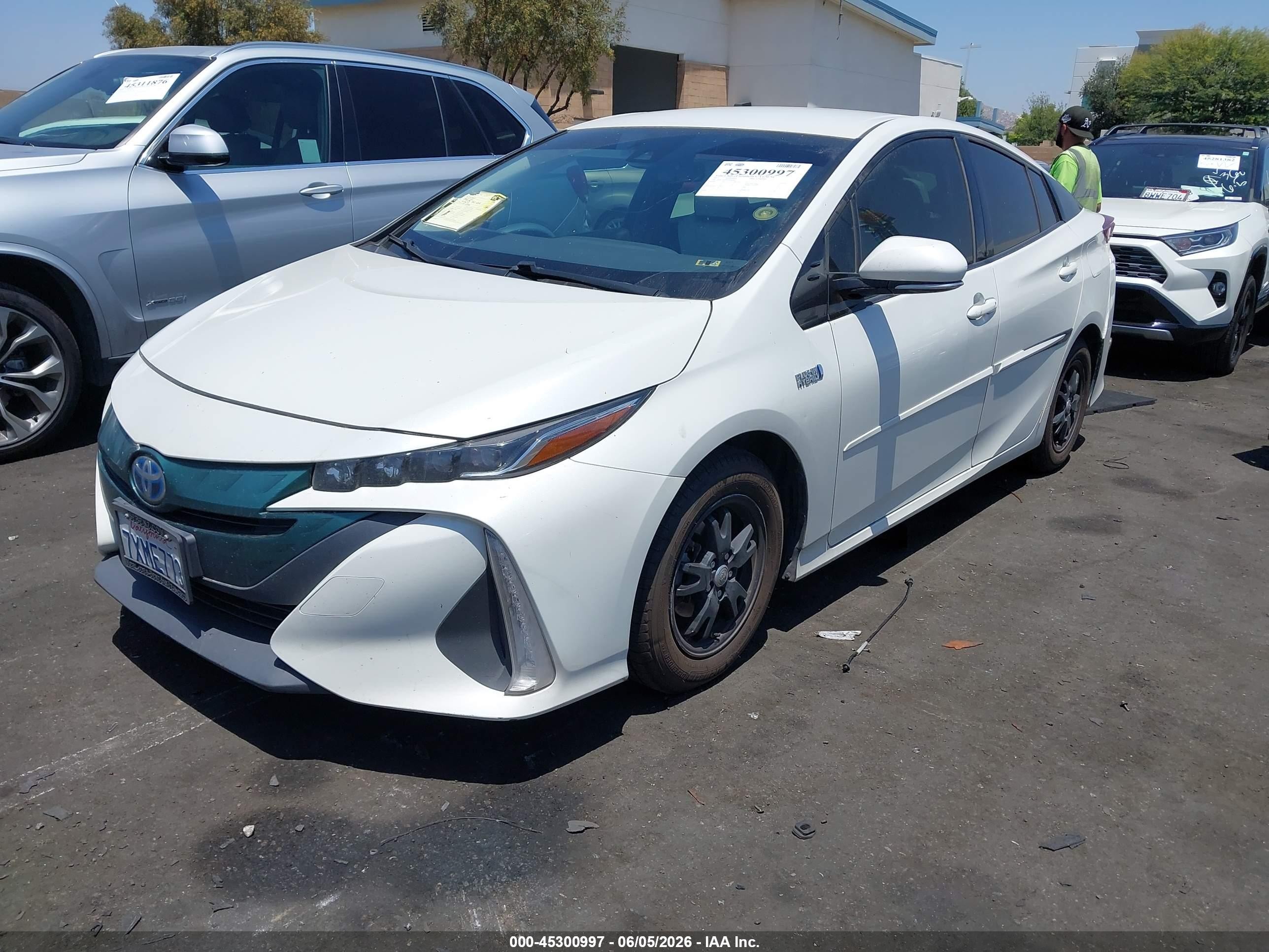 2017 Toyota Prius Prime Premium White vin: JTDKARFP2H3009887