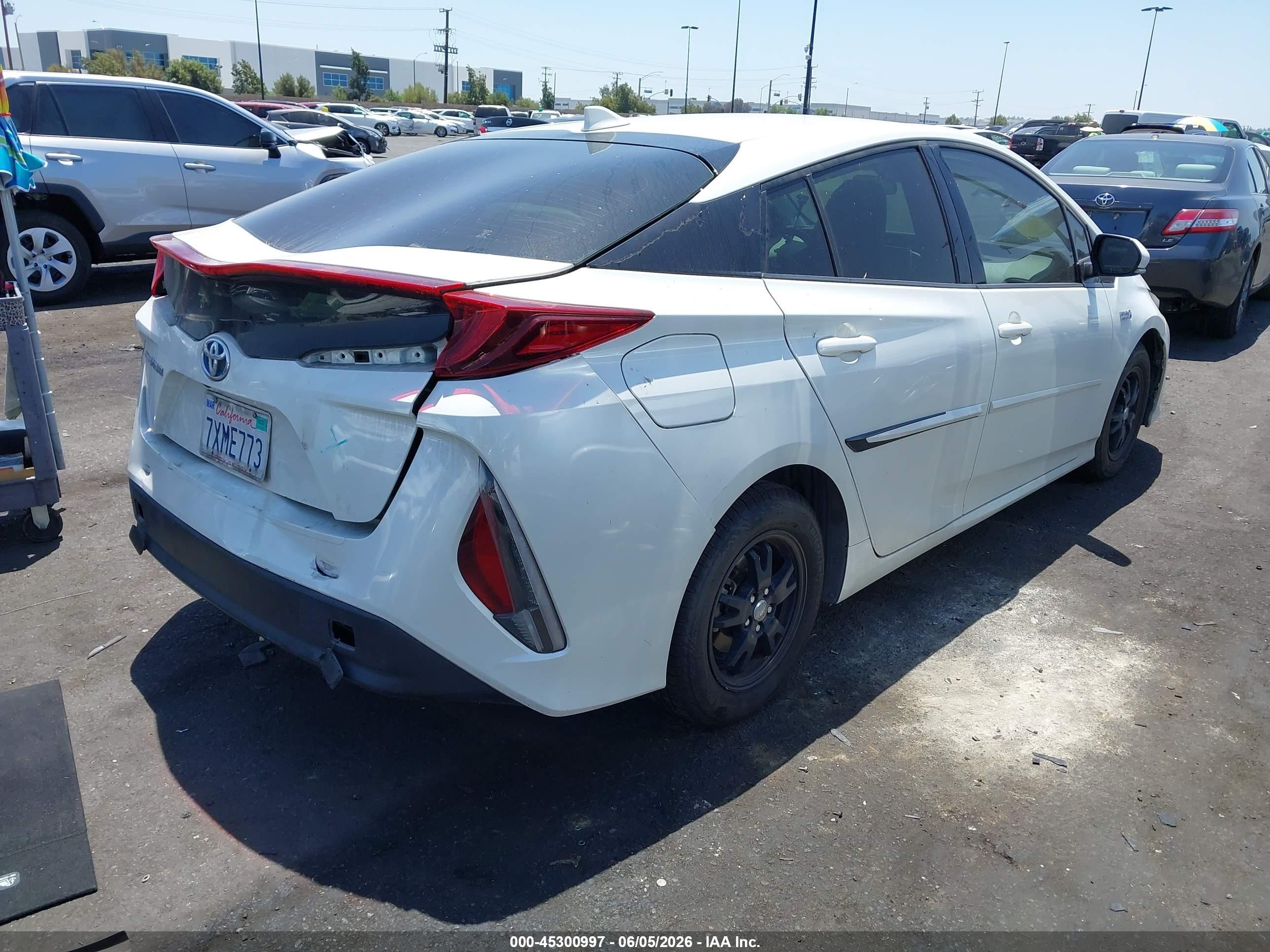 2017 Toyota Prius Prime Premium White vin: JTDKARFP2H3009887