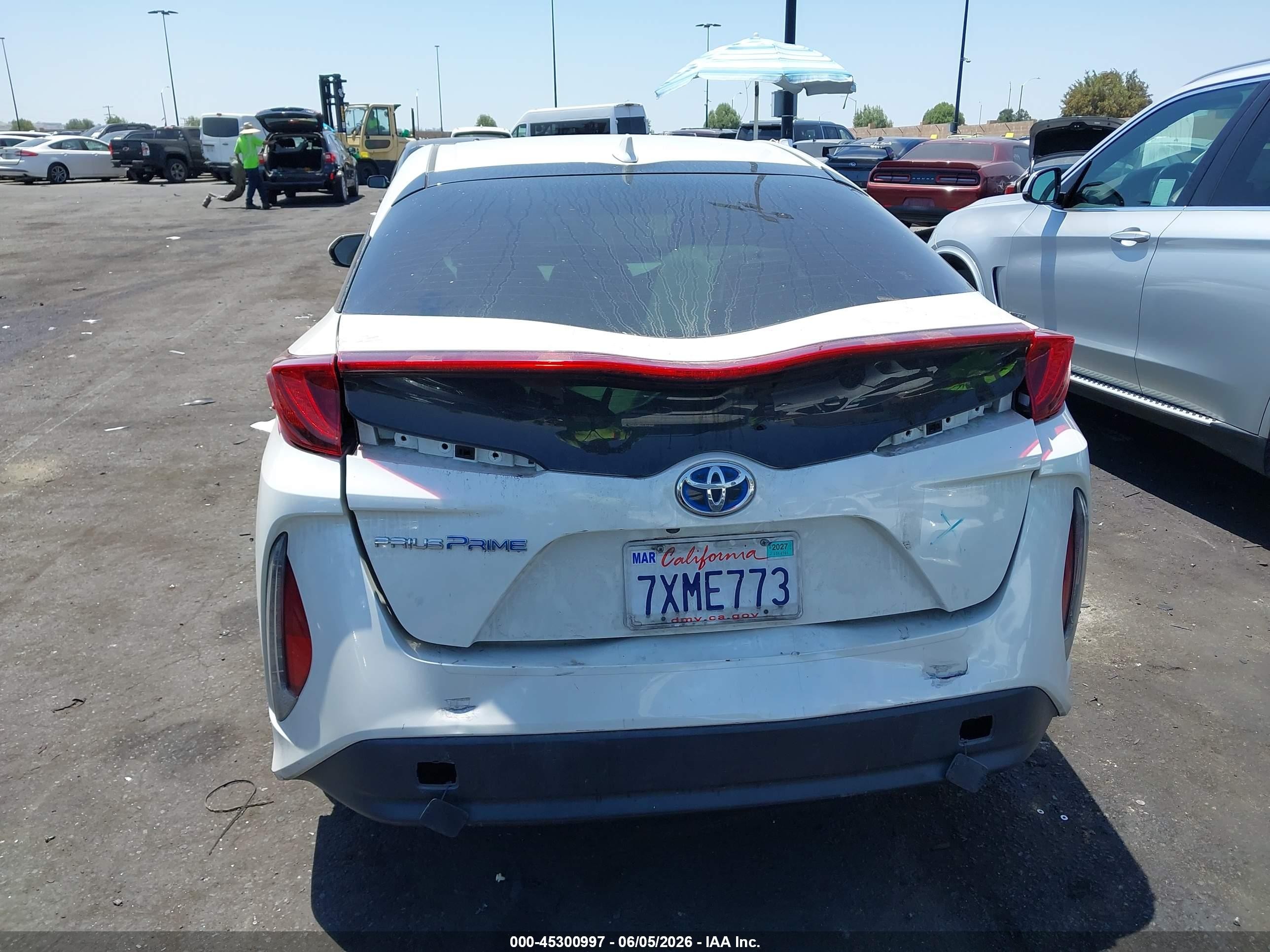 2017 Toyota Prius Prime Premium White vin: JTDKARFP2H3009887