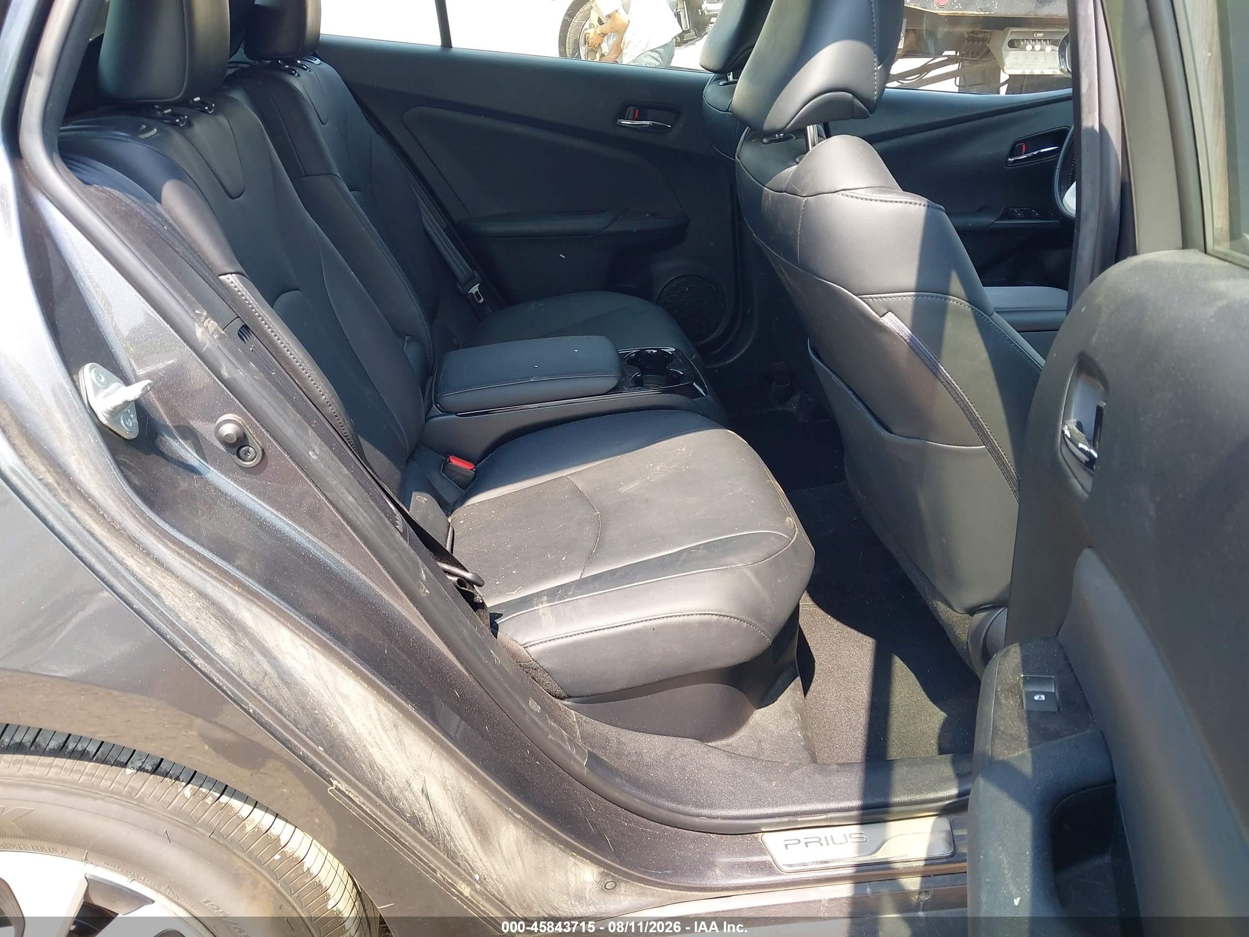 2017 Toyota Prius Prime Advanced Silver vin: JTDKARFP4H3001564