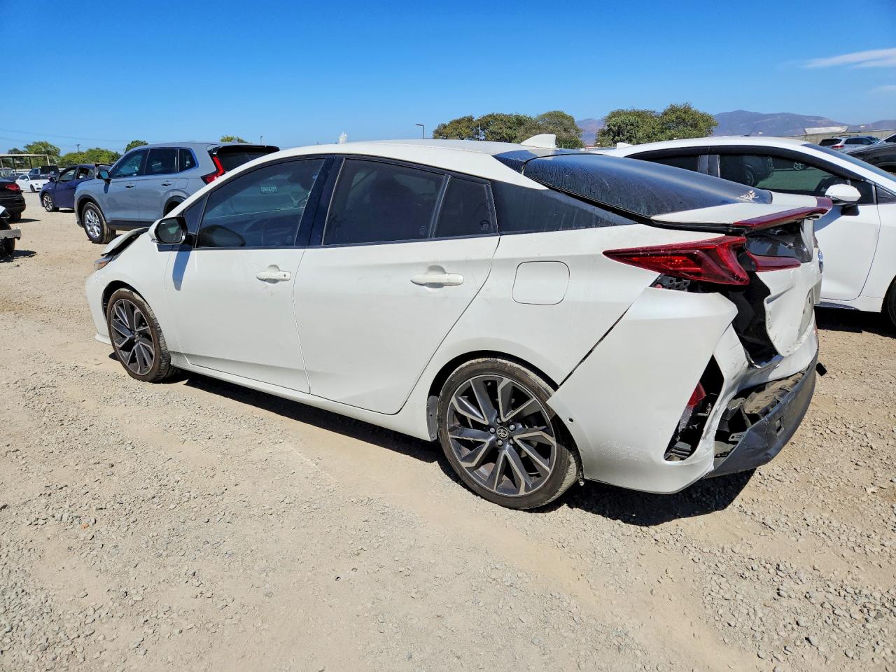 2017 Toyota Prius Prime Advanced Серебряный vin: JTDKARFP5H3013643