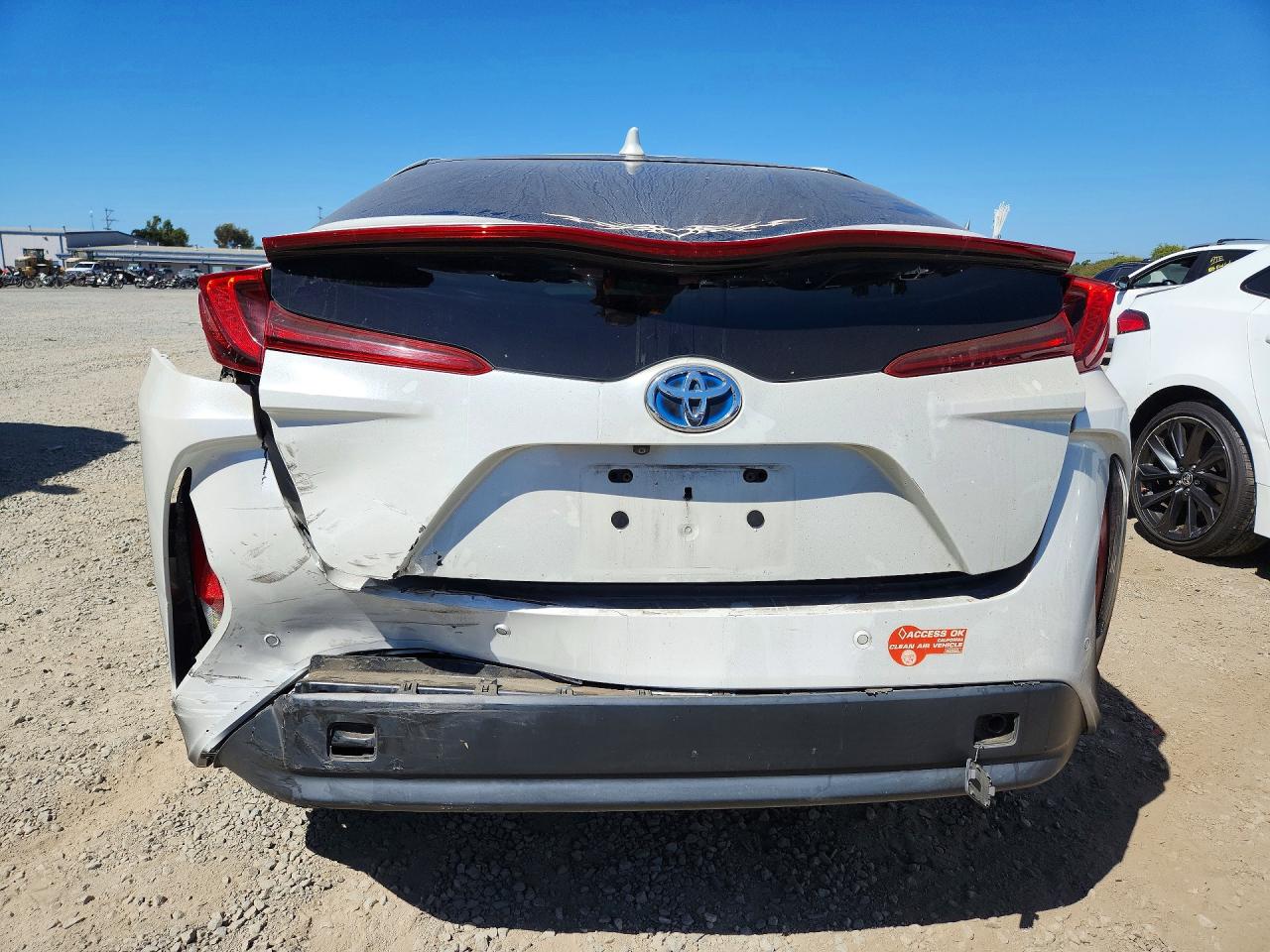 2017 Toyota Prius Prime Advanced Серебряный vin: JTDKARFP5H3013643