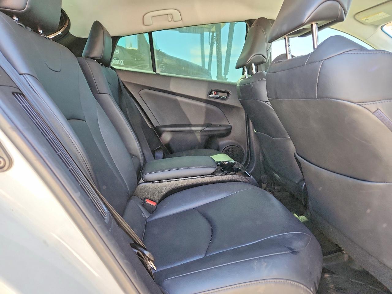 2017 Toyota Prius Prime Advanced Серебряный vin: JTDKARFP5H3013643