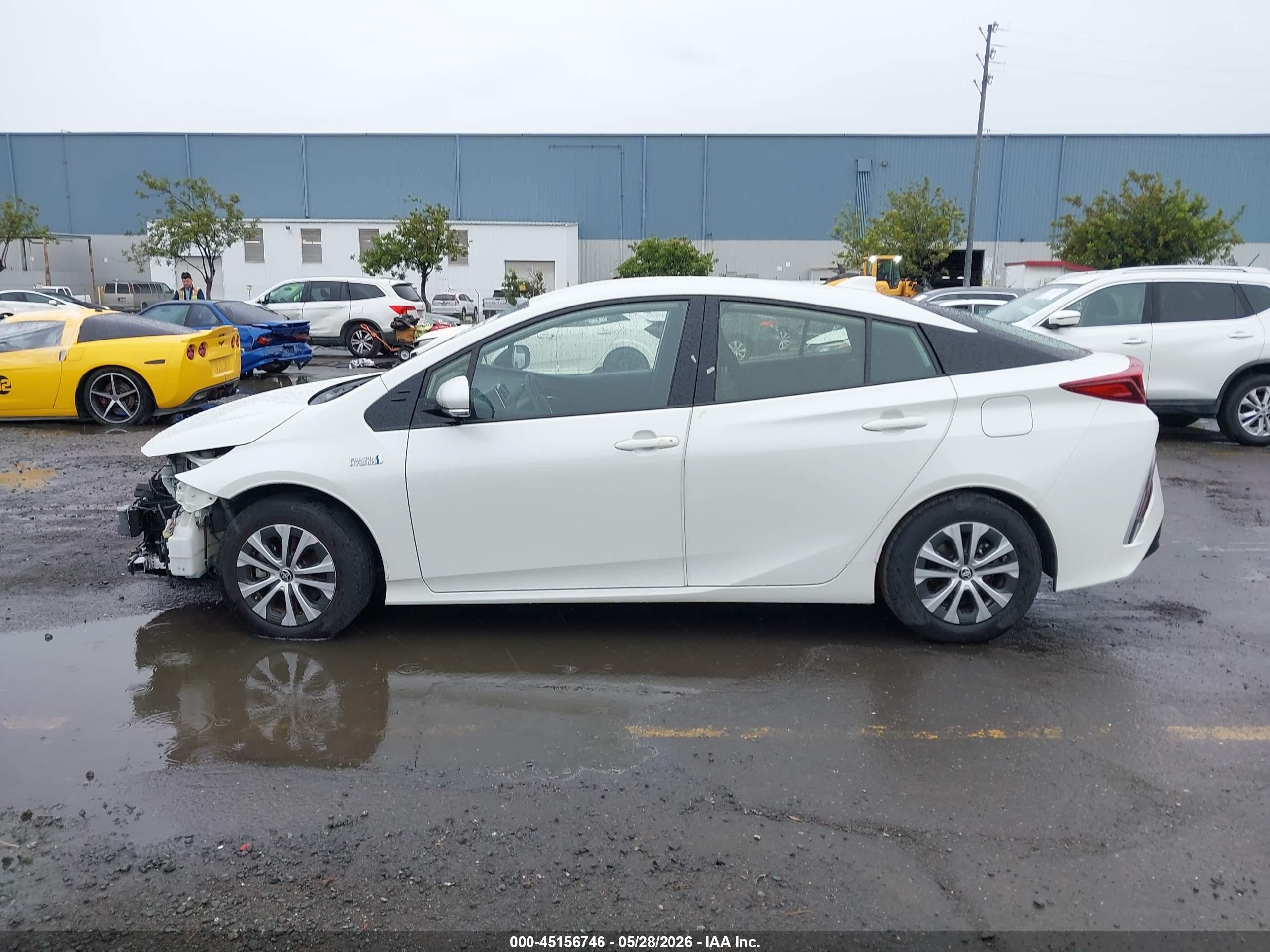 2020 Toyota Prius Prime Le Белый vin: JTDKARFP7L3159373