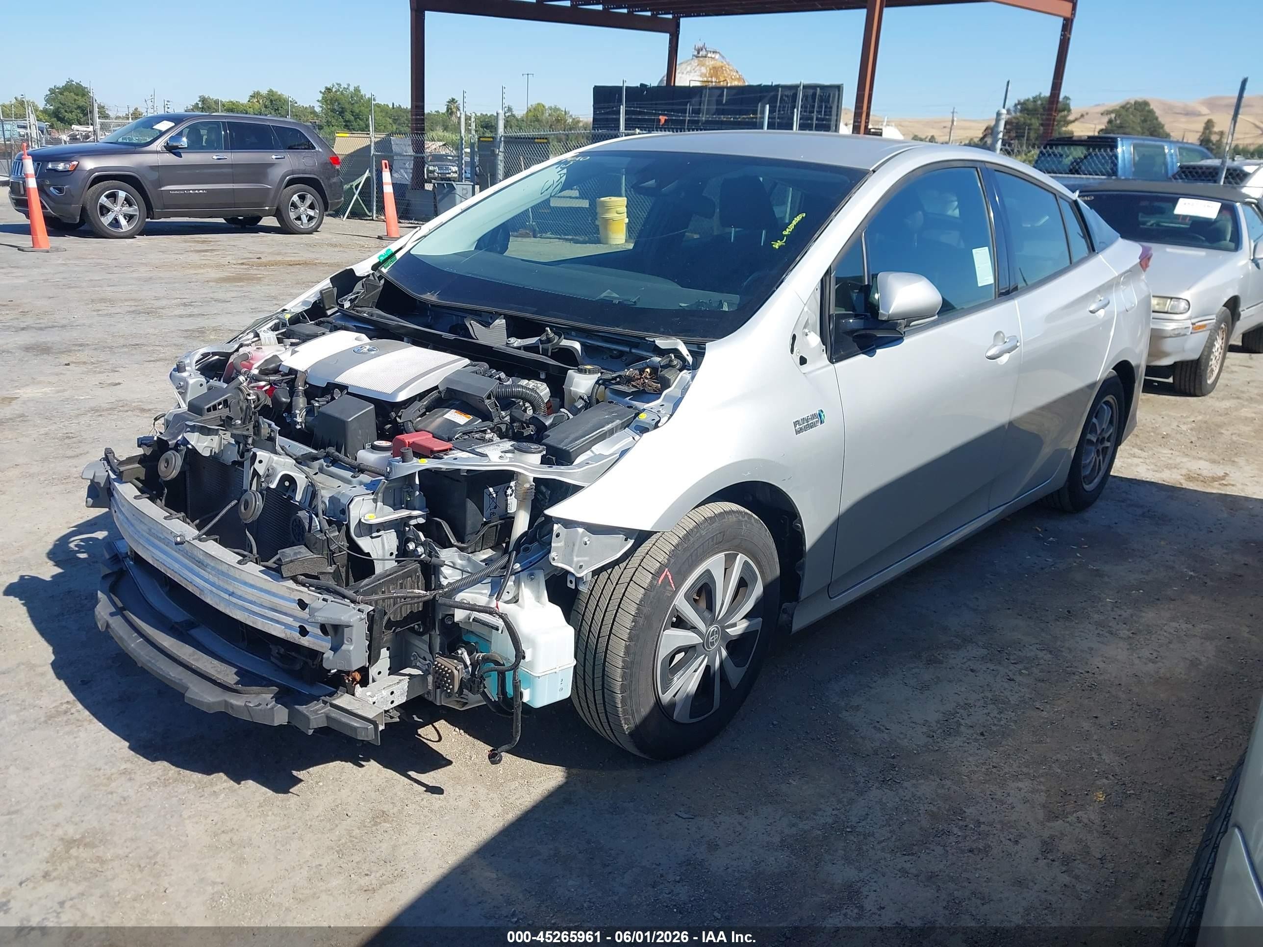 2018 Toyota Prius Prime Plus Серый vin: JTDKARFP8J3085636