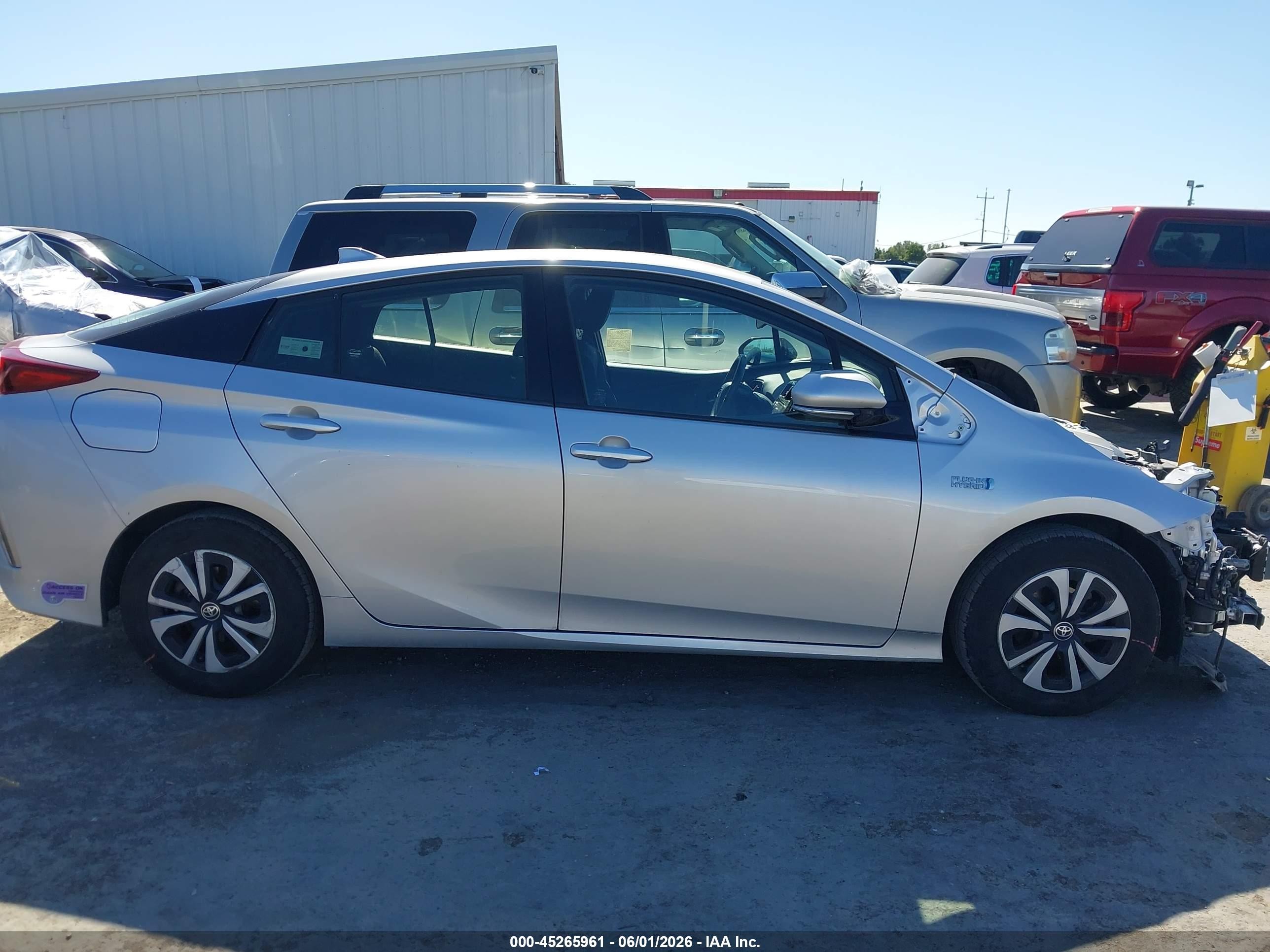 2018 Toyota Prius Prime Plus Серый vin: JTDKARFP8J3085636