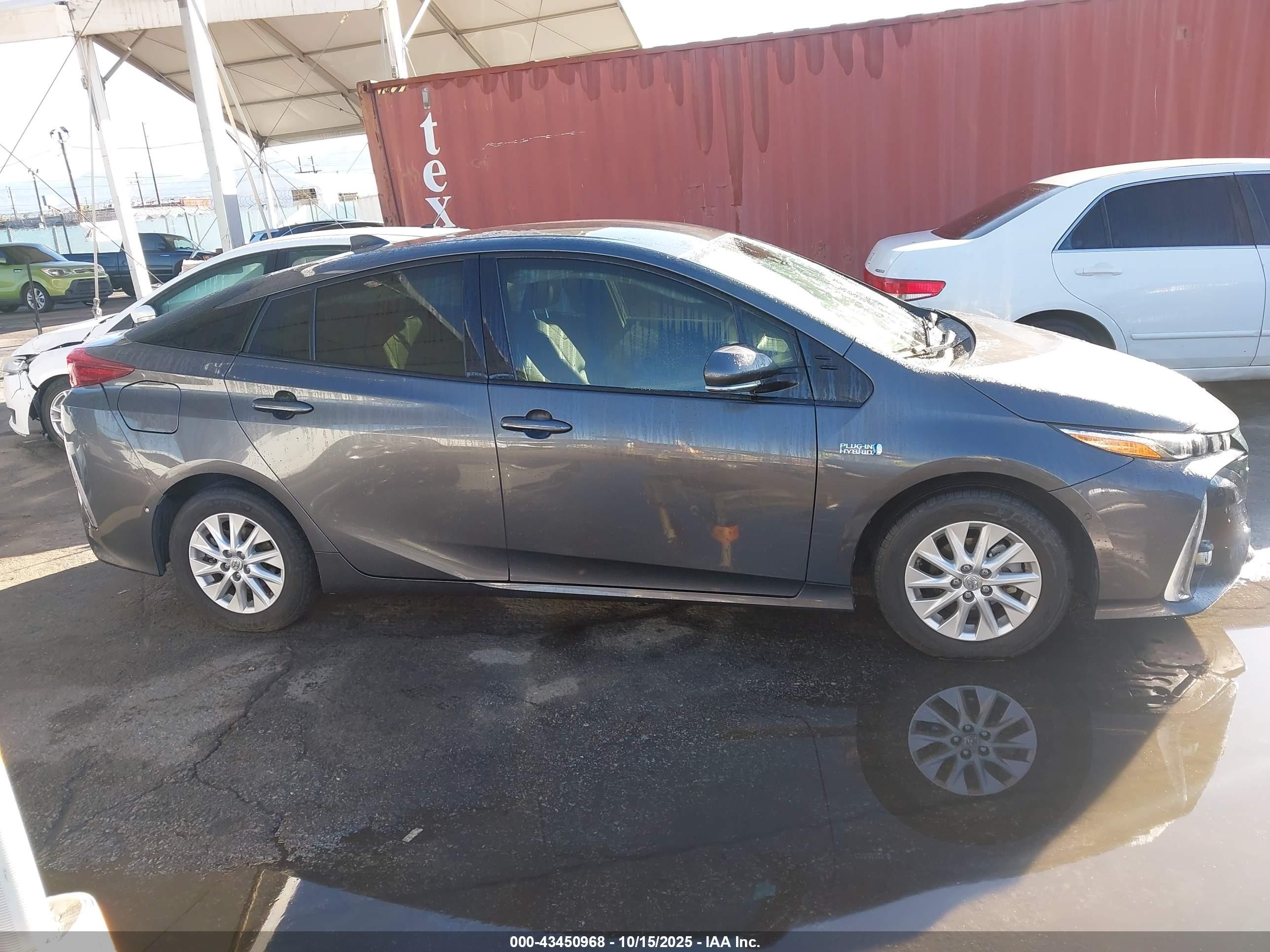2017 Toyota Prius Prime Advanced Серый vin: JTDKARFP9H3016884