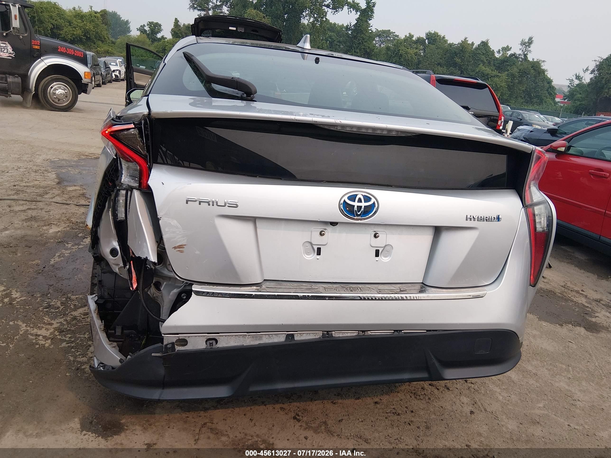 2016 Toyota Prius Three Touring Серебряный vin: JTDKARFU0G3515352