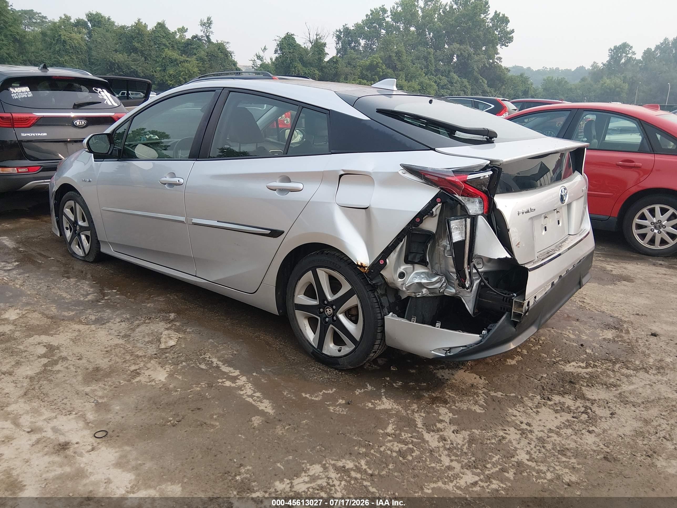 2016 Toyota Prius Three Touring Серебряный vin: JTDKARFU0G3515352