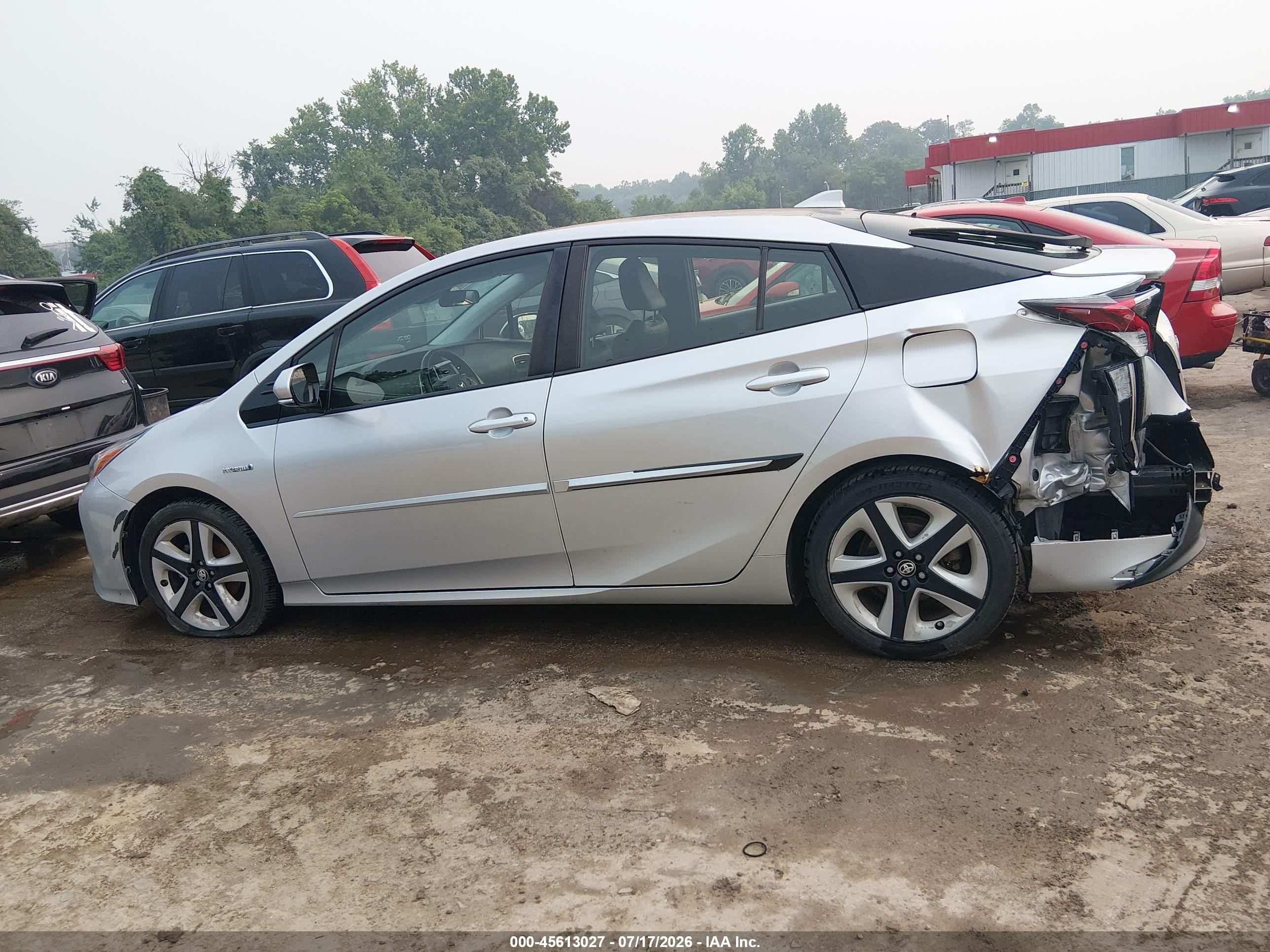 2016 Toyota Prius Three Touring Серебряный vin: JTDKARFU0G3515352