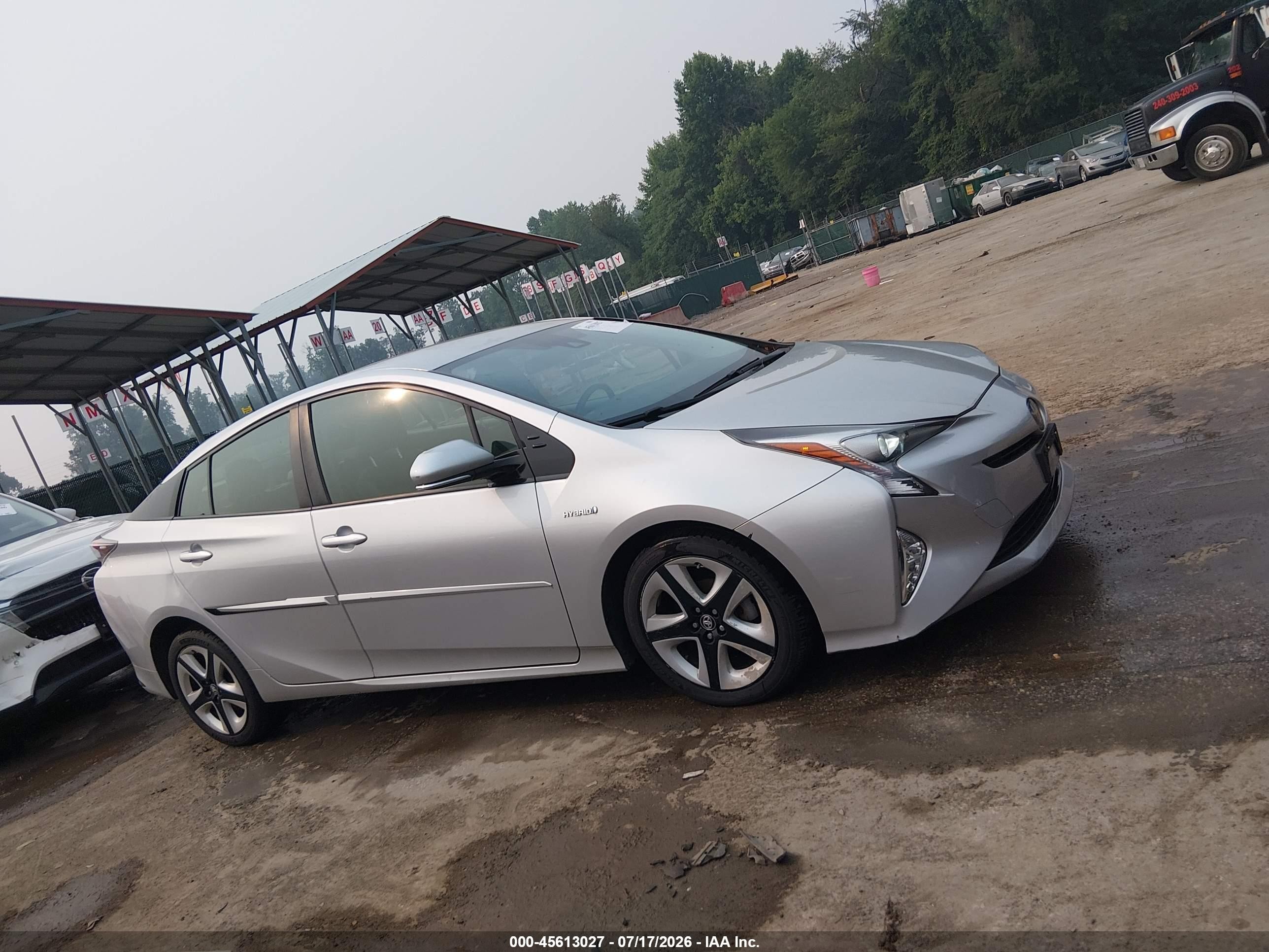2016 Toyota Prius Three Touring Серебряный vin: JTDKARFU0G3515352