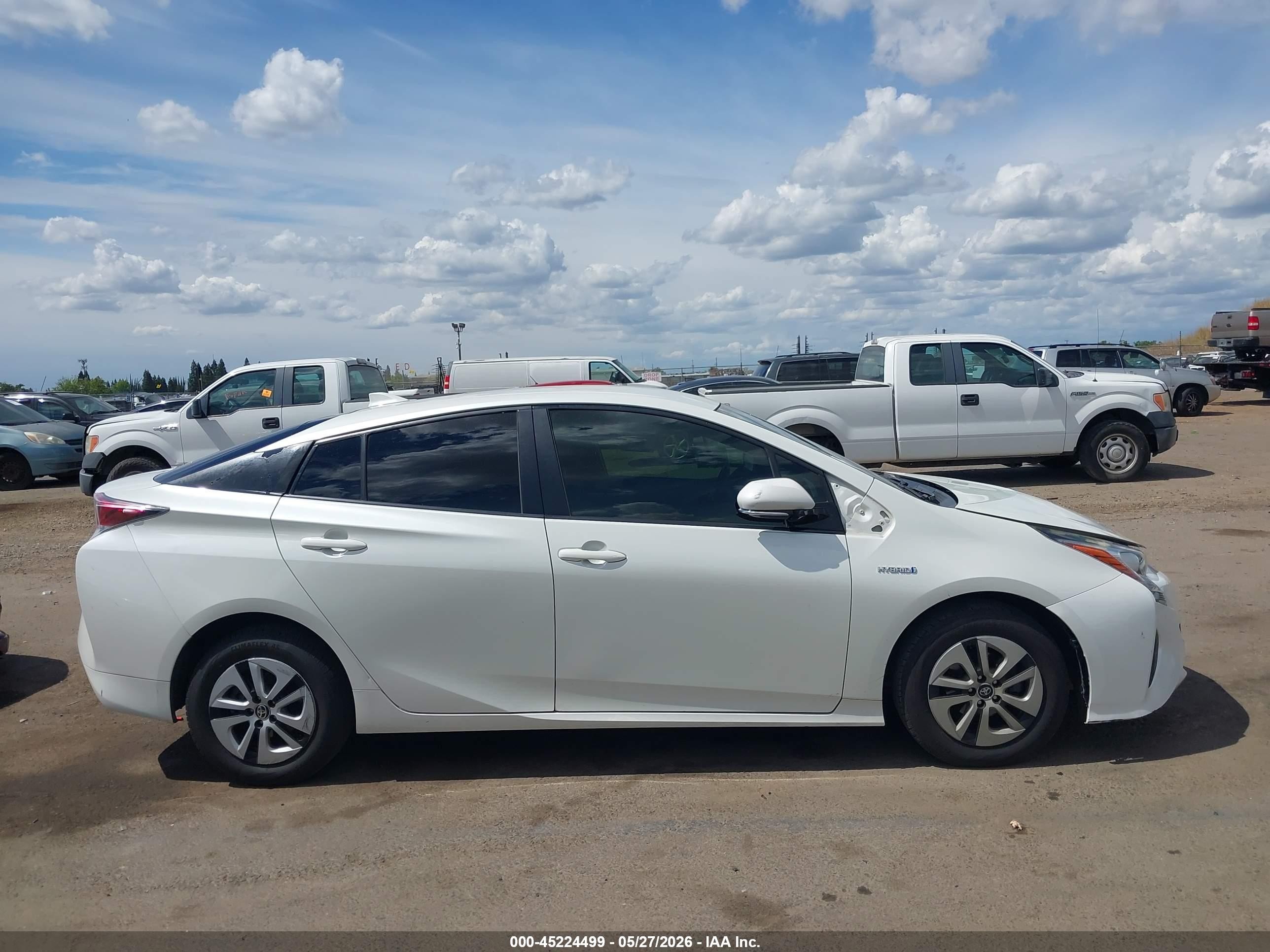 2017 Toyota Prius Two Eco Белый vin: JTDKARFU0H3532444