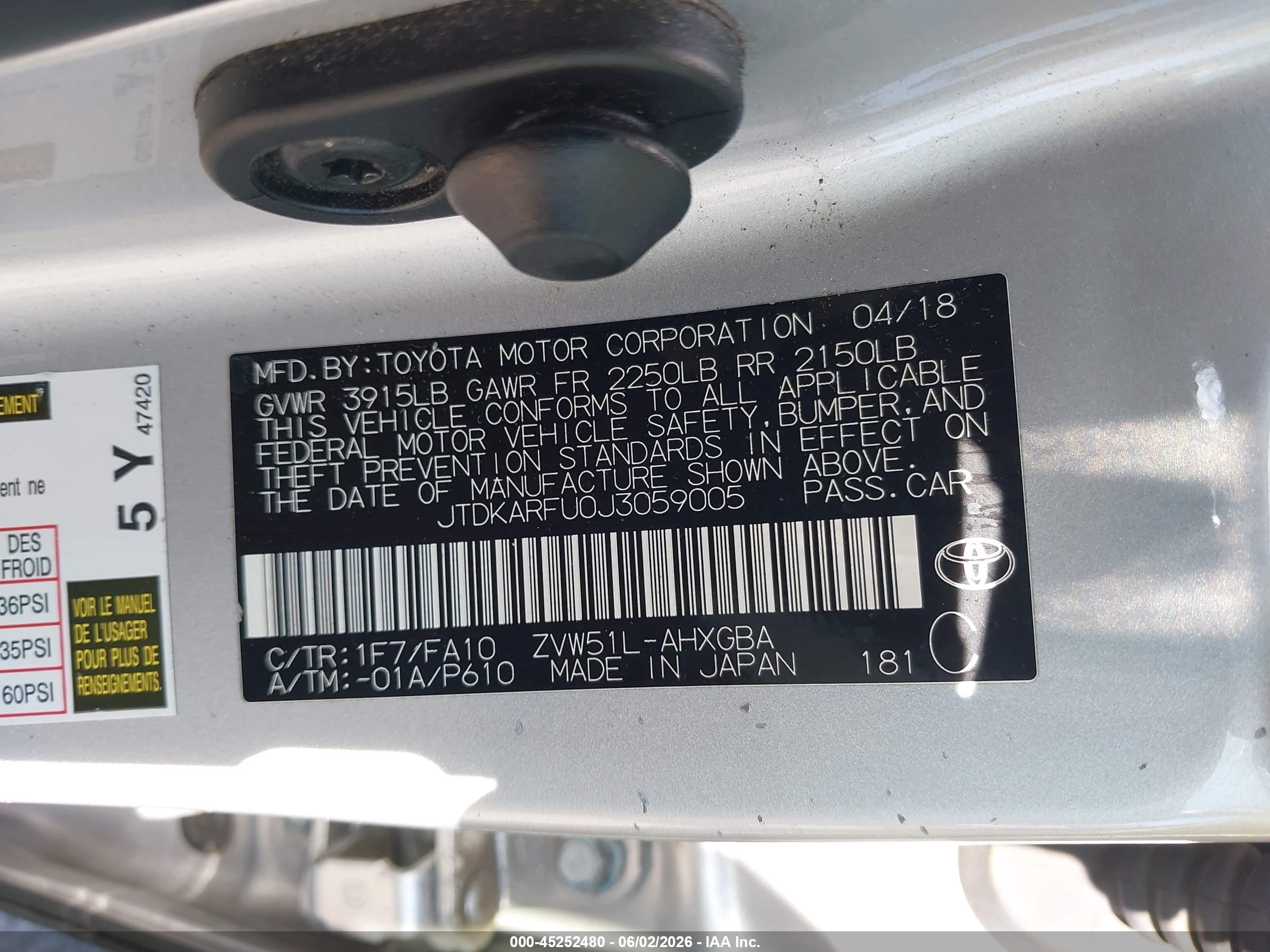 2018 Toyota Prius Three Серебряный vin: JTDKARFU0J3059005