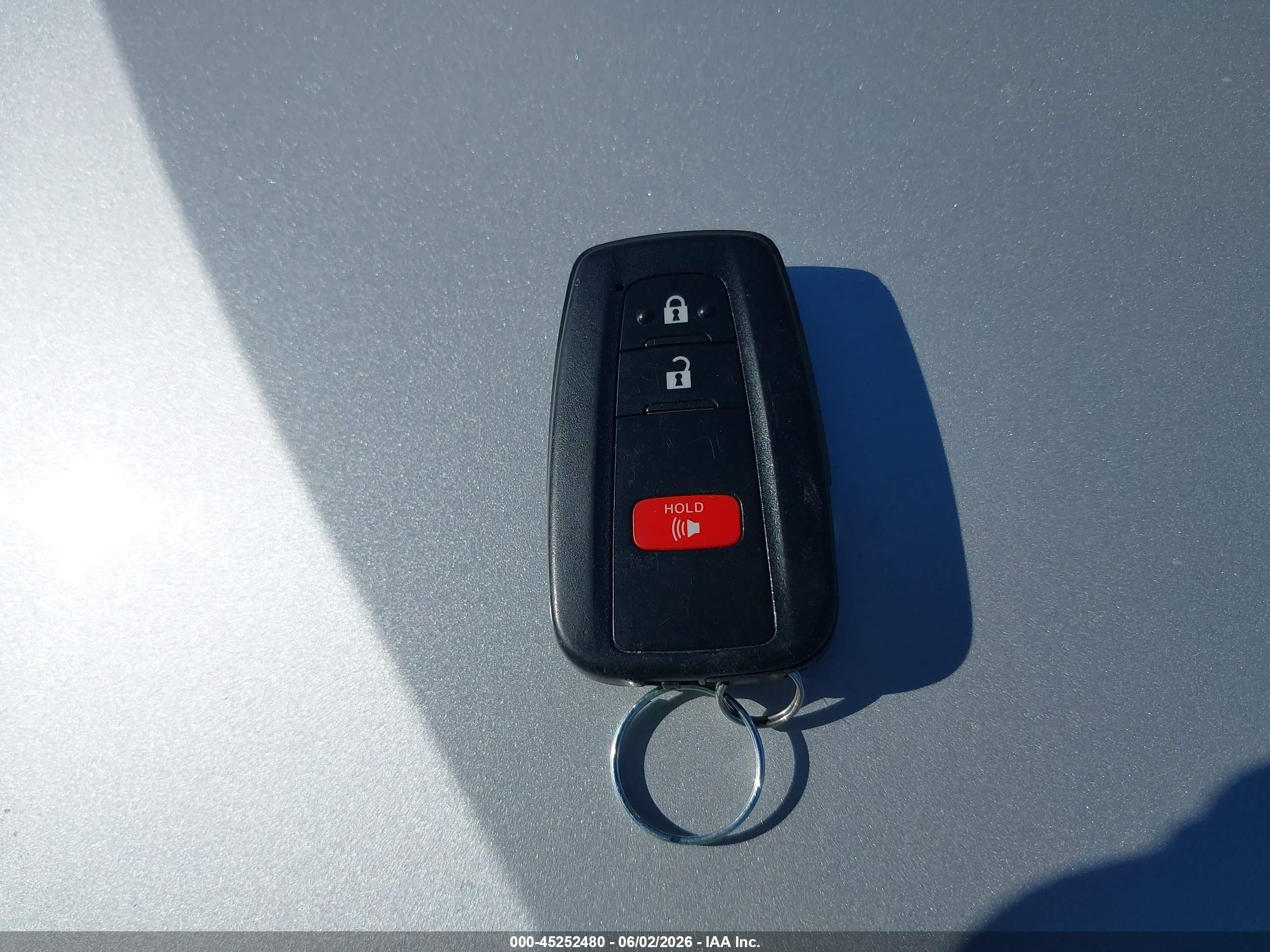 2018 Toyota Prius Three Серебряный vin: JTDKARFU0J3059005