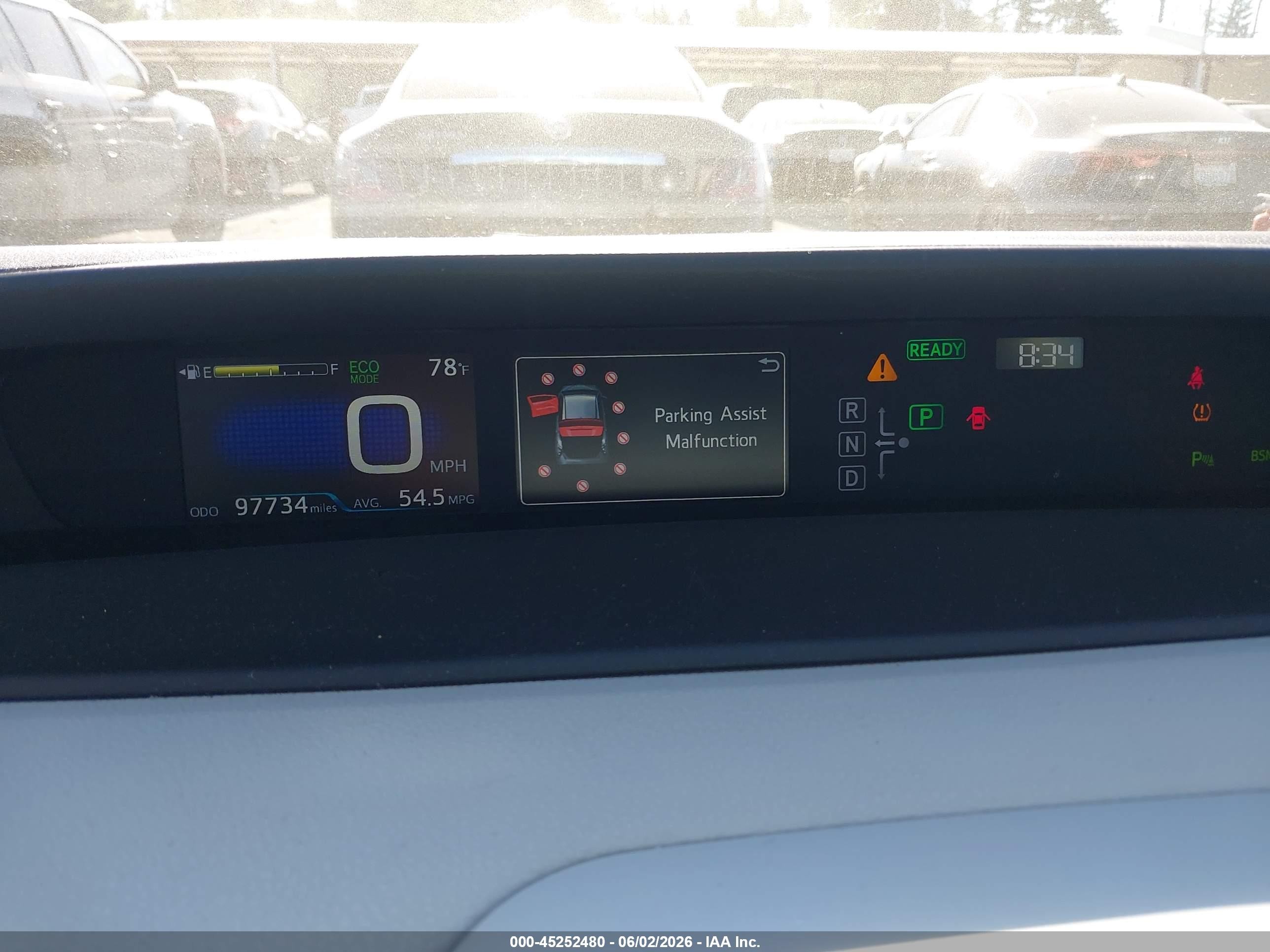 2018 Toyota Prius Three Серебряный vin: JTDKARFU0J3059005