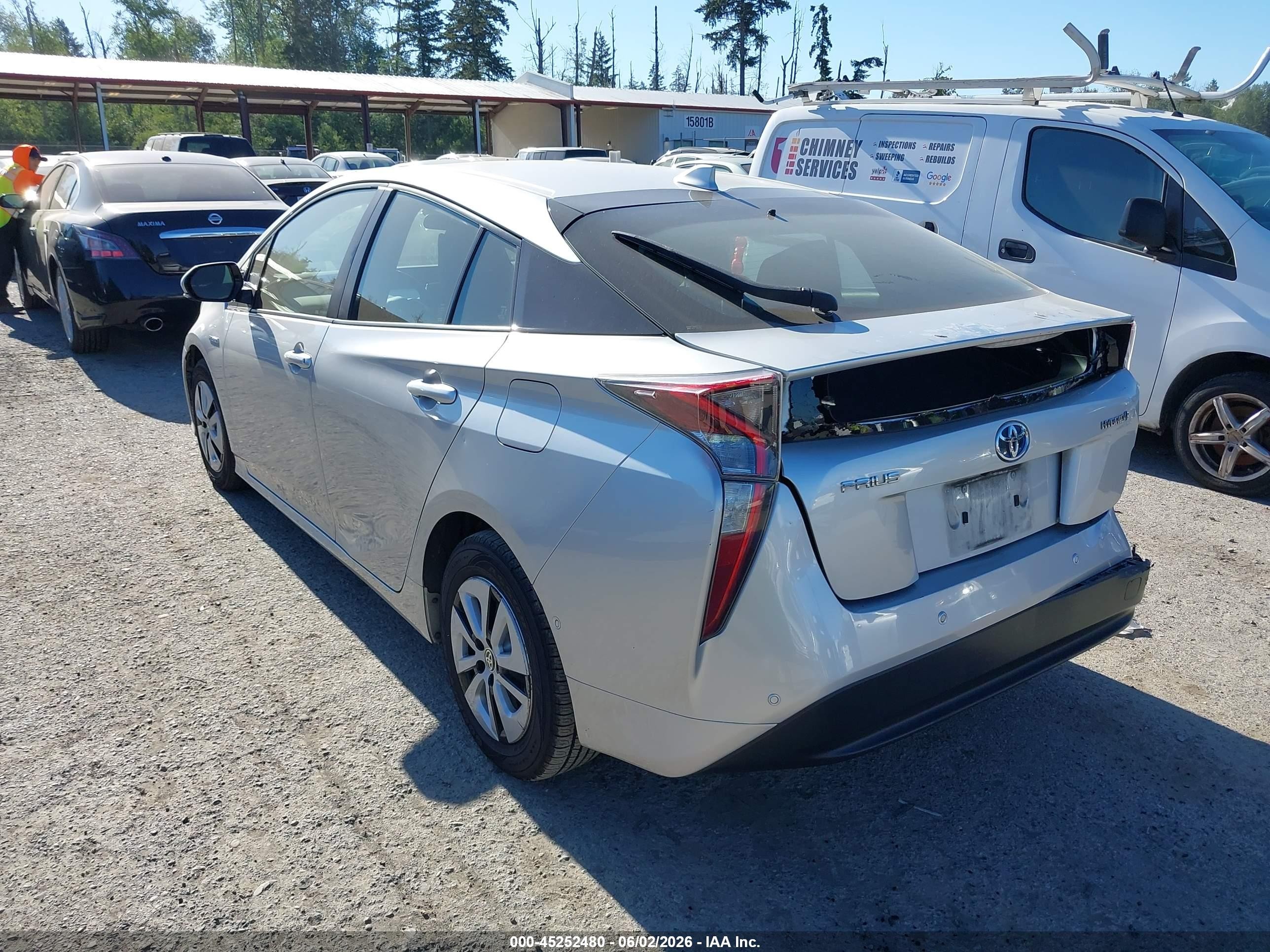 2018 Toyota Prius Three Серебряный vin: JTDKARFU0J3059005