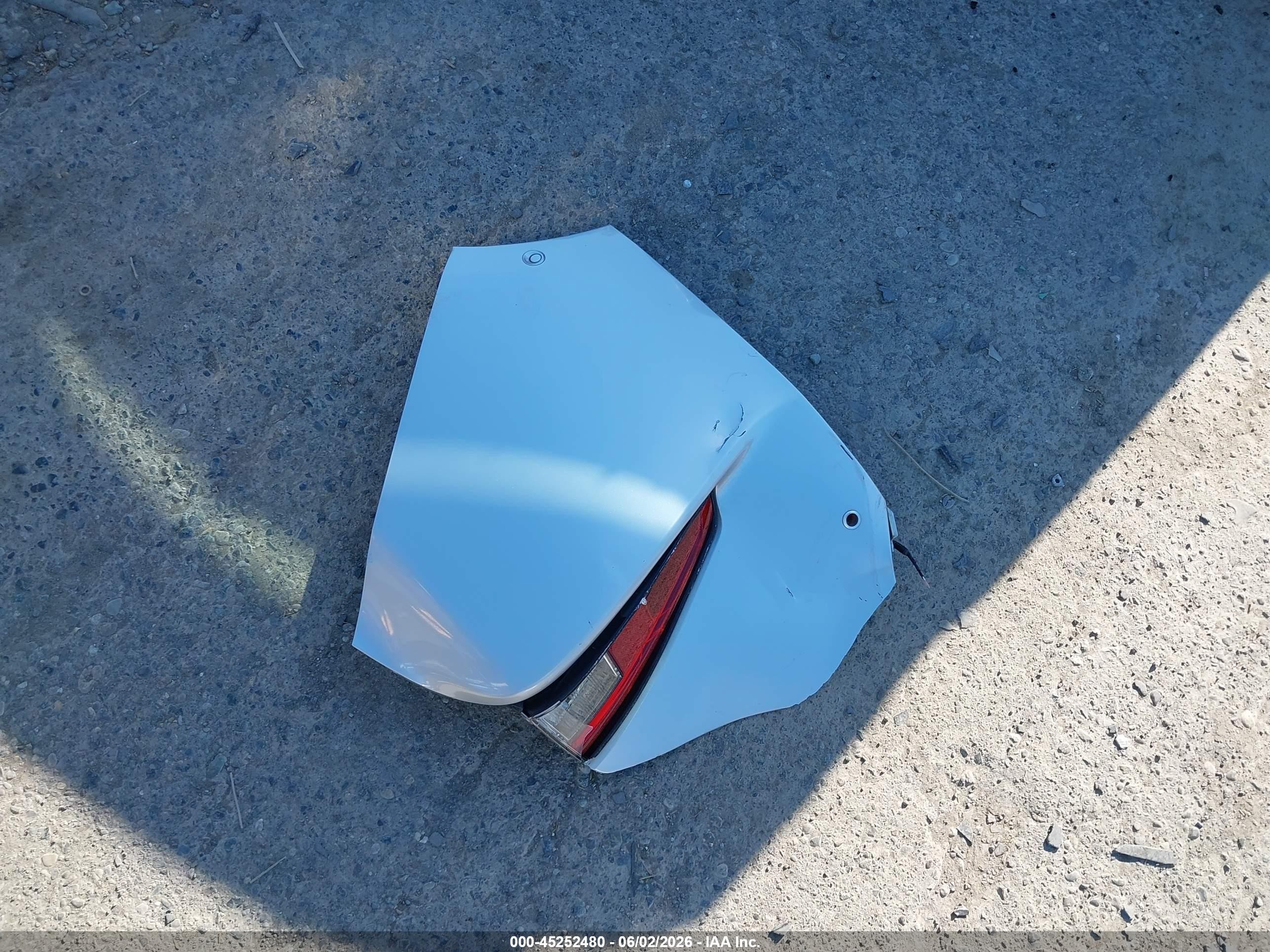 2018 Toyota Prius Three Серебряный vin: JTDKARFU0J3059005