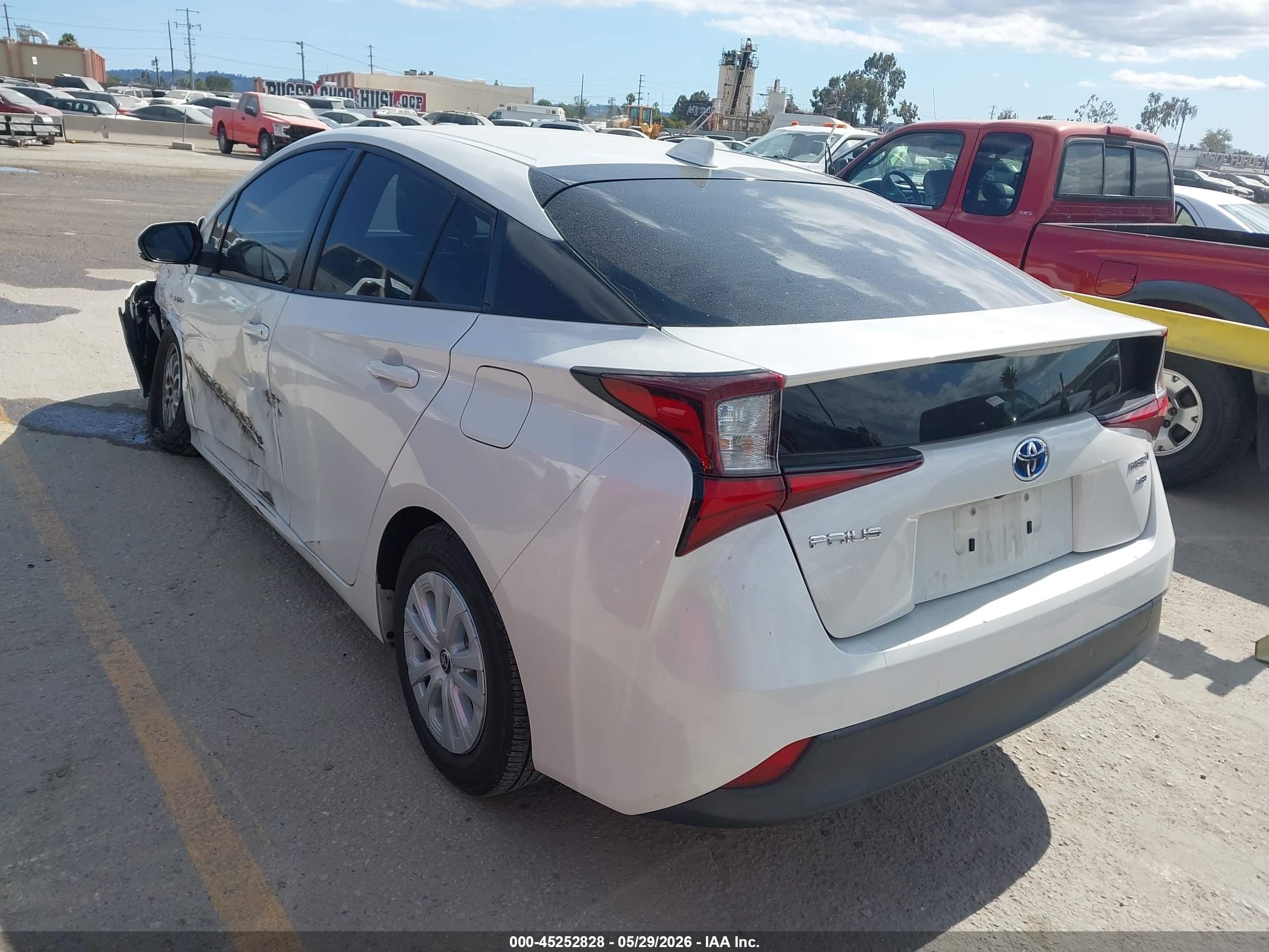 2020 Toyota Prius L Eco White vin: JTDKARFU2L3116730