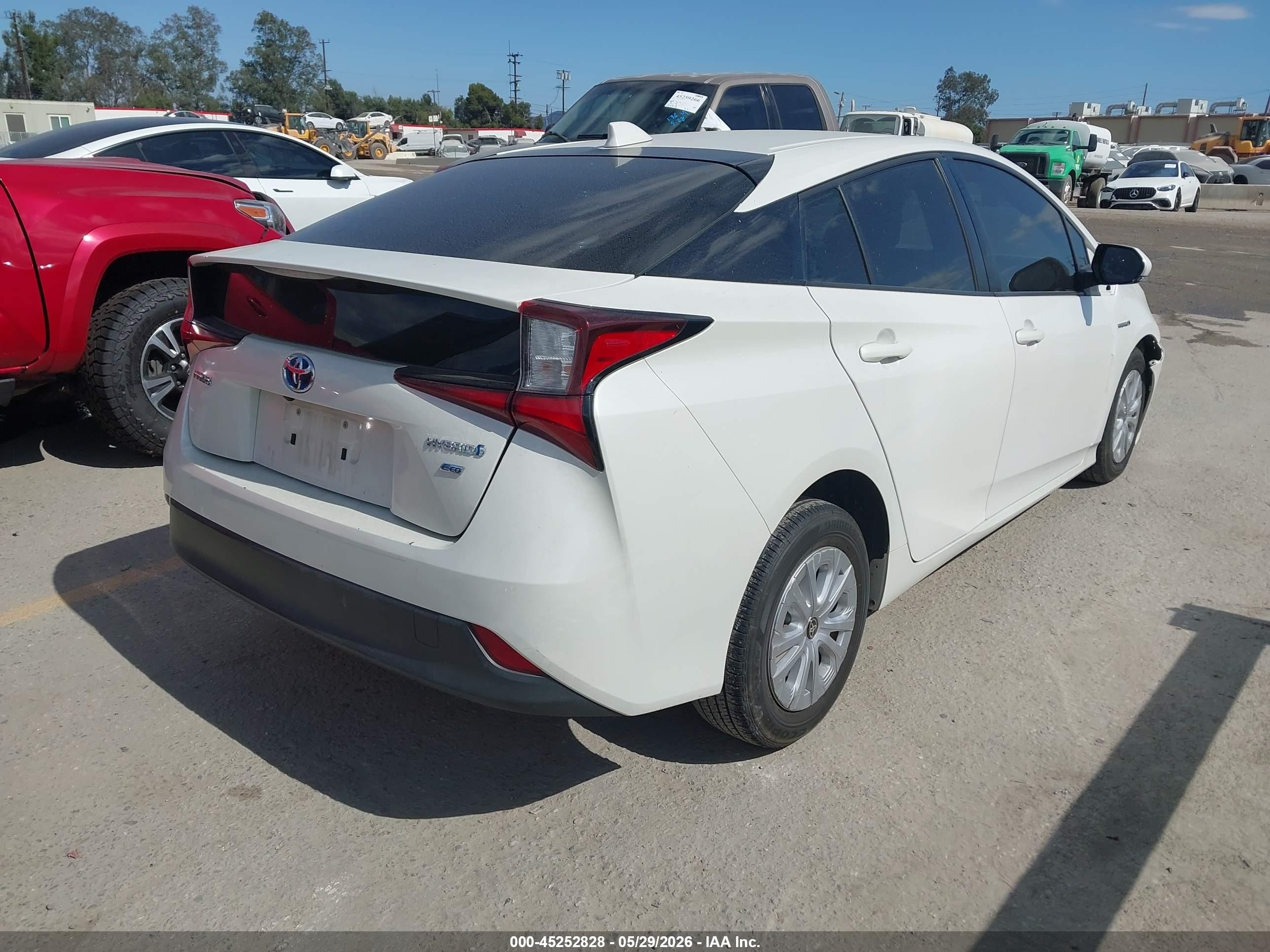 2020 Toyota Prius L Eco White vin: JTDKARFU2L3116730