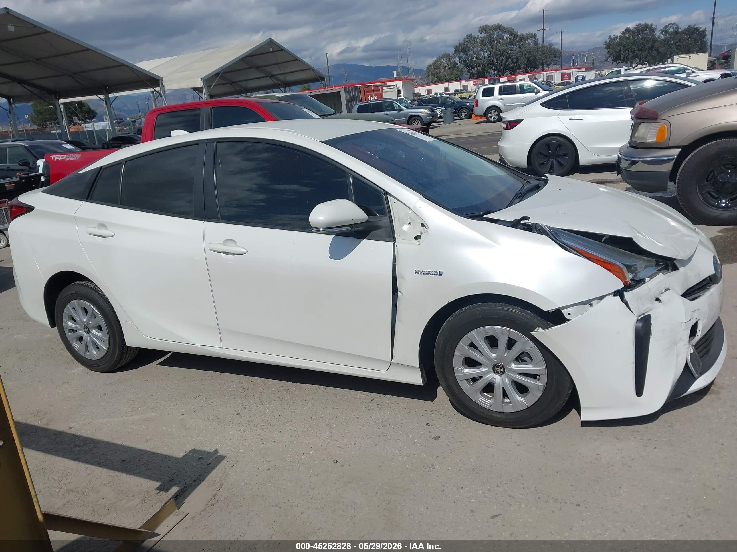 2020 Toyota Prius L Eco White vin: JTDKARFU2L3116730