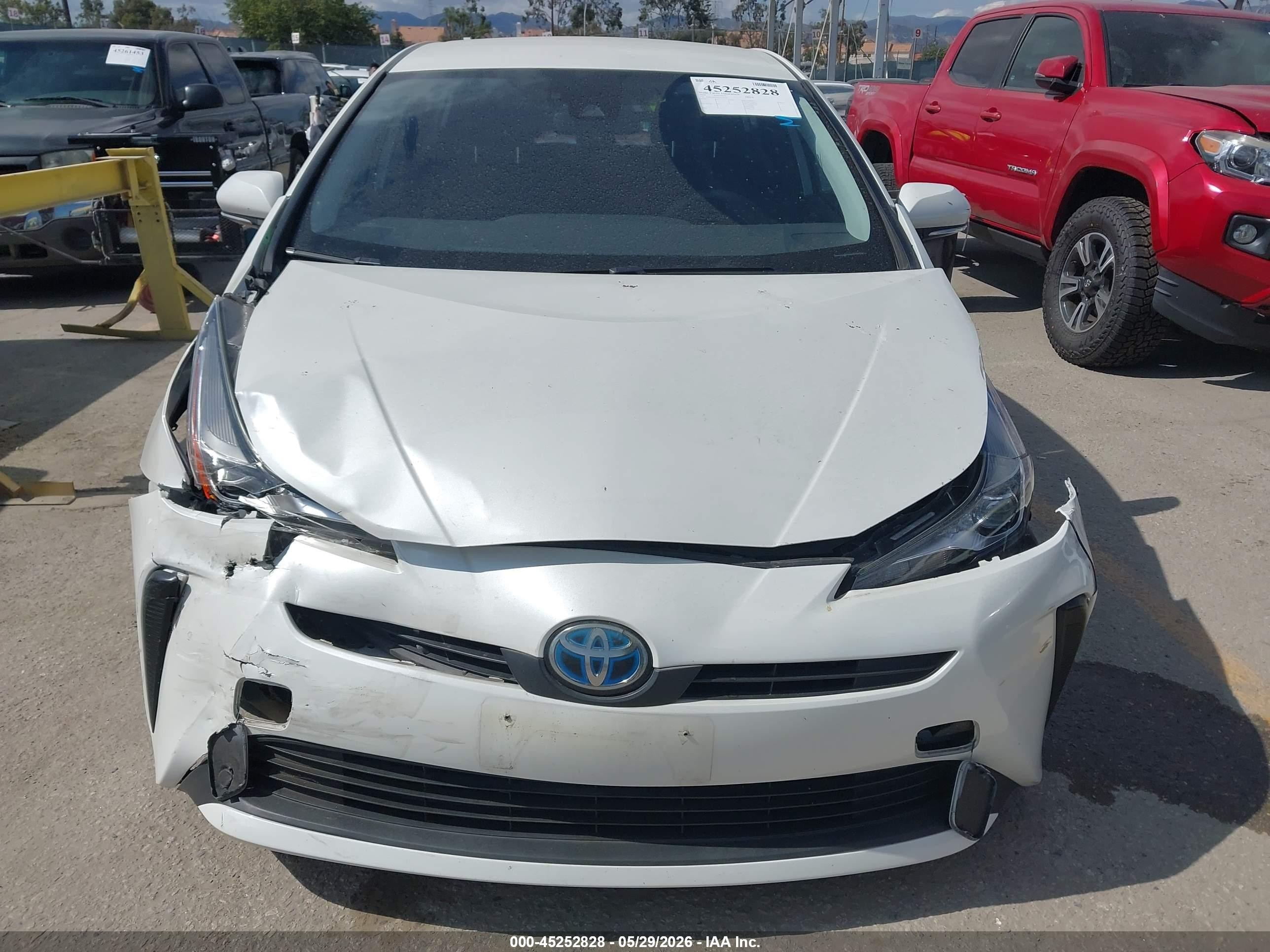 2020 Toyota Prius L Eco White vin: JTDKARFU2L3116730